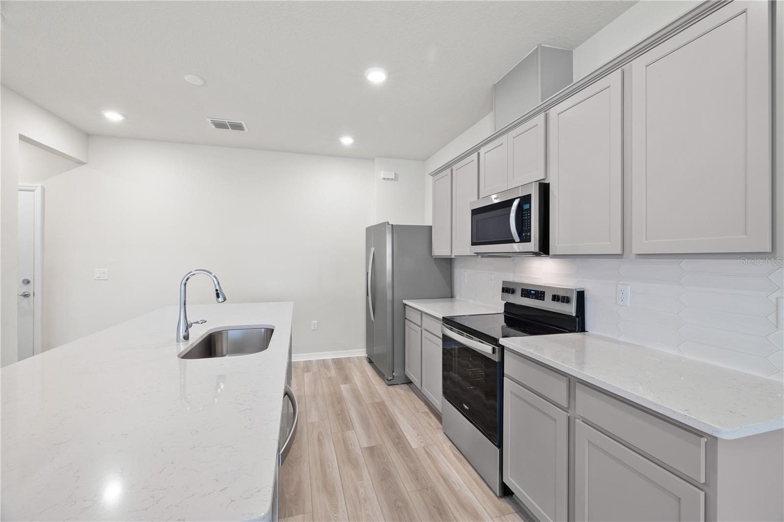 Image 9 of 37 For 6373 Breeze Filled Lane