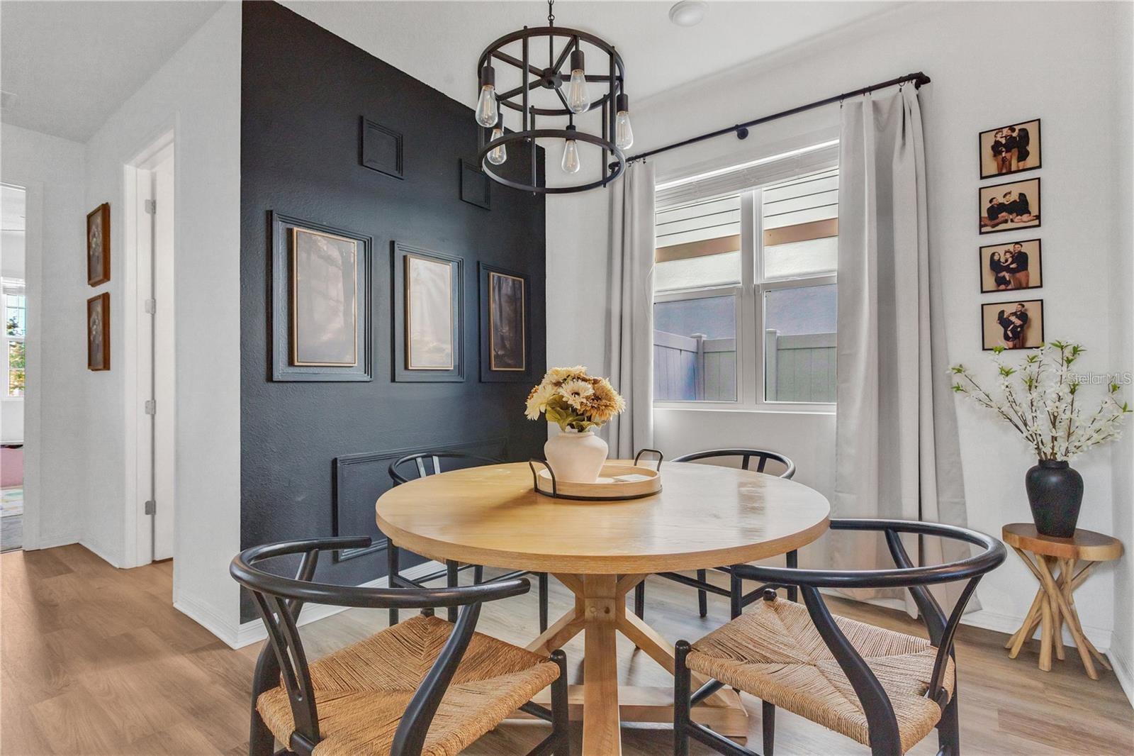 Image 12 of 30 For 682 Heritage Square Drive