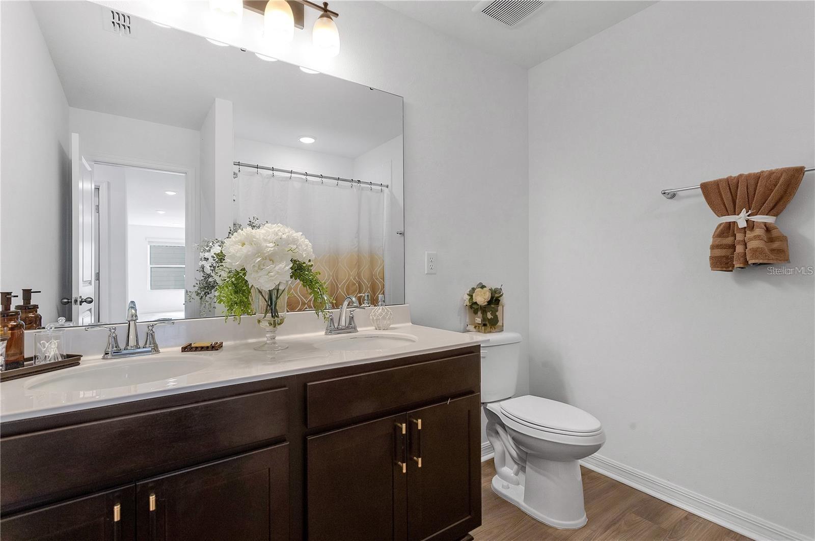 Image 15 of 30 For 682 Heritage Square Drive