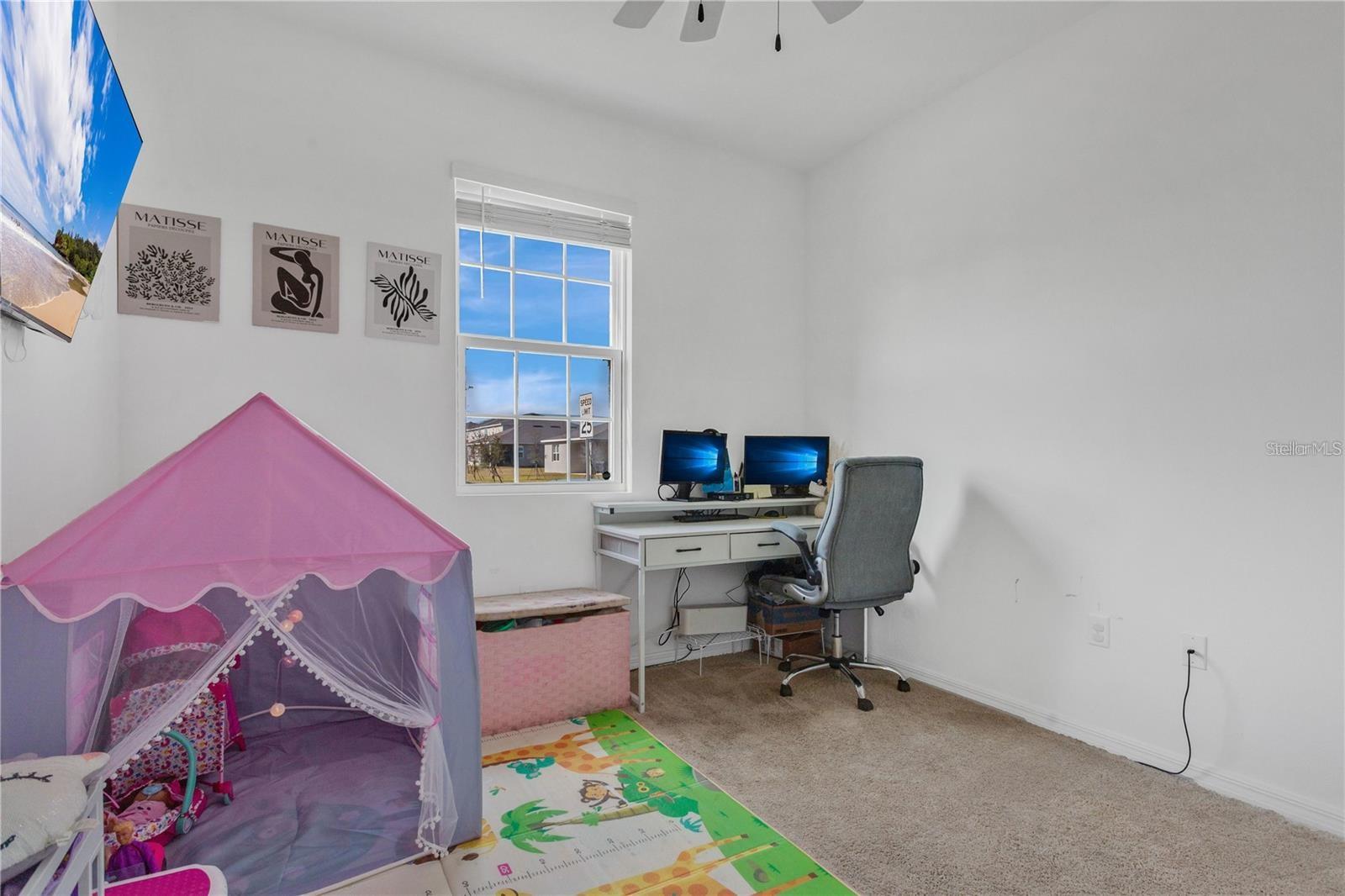 Image 17 of 30 For 682 Heritage Square Drive