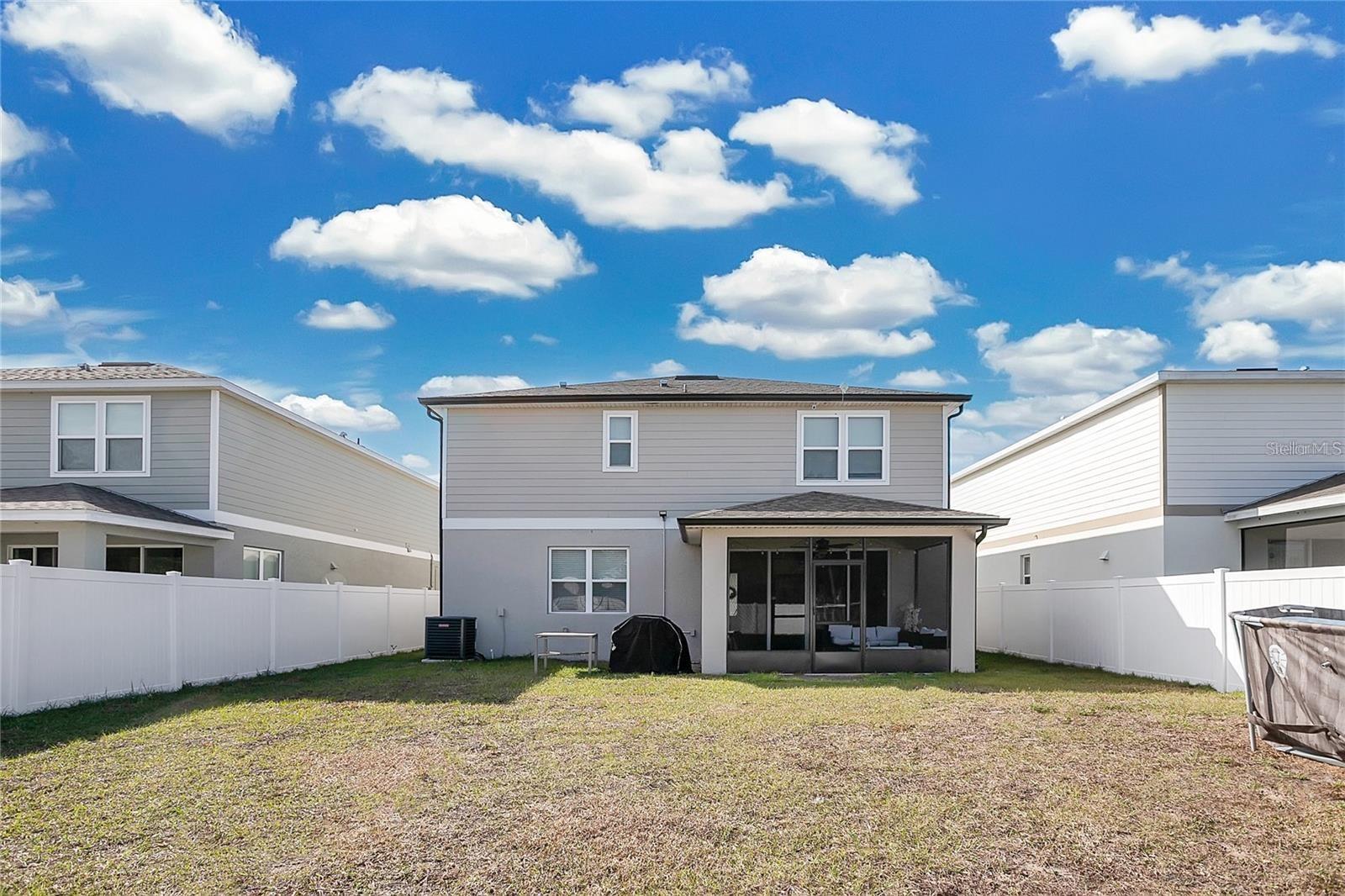 Image 25 of 30 For 682 Heritage Square Drive