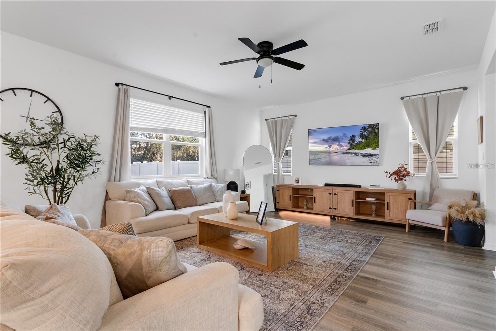 Image 3 of 30 For 682 Heritage Square Drive