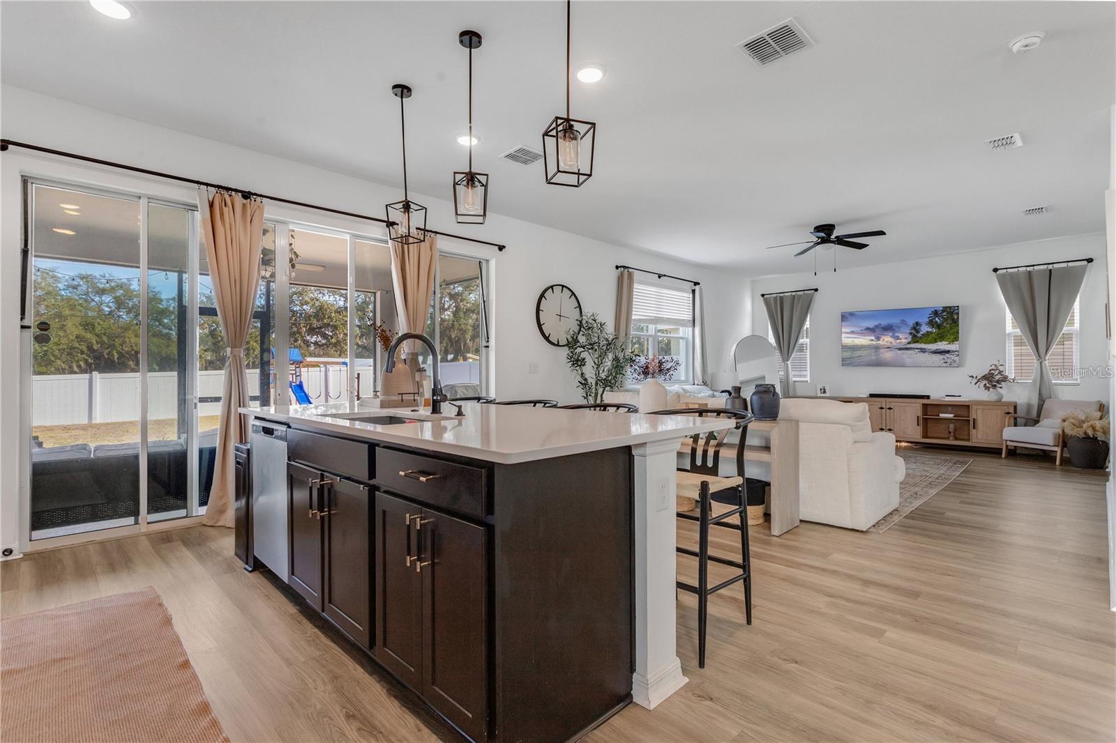 Image 7 of 30 For 682 Heritage Square Drive