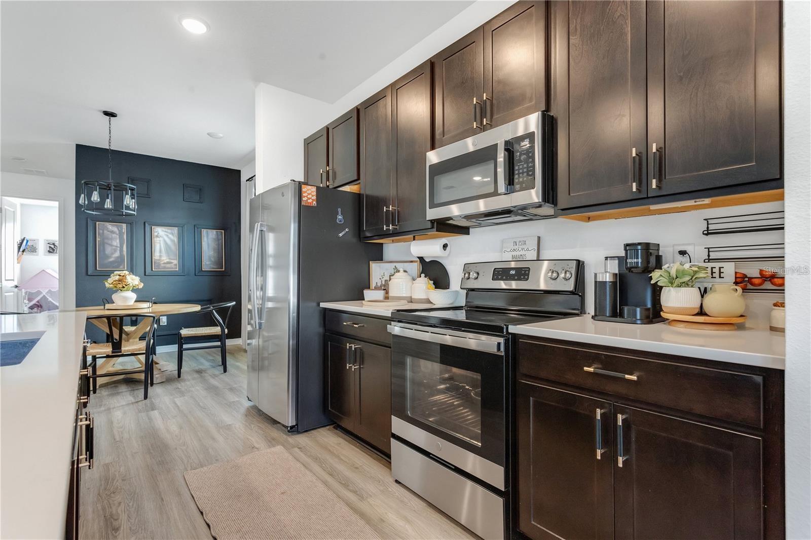 Image 8 of 30 For 682 Heritage Square Drive