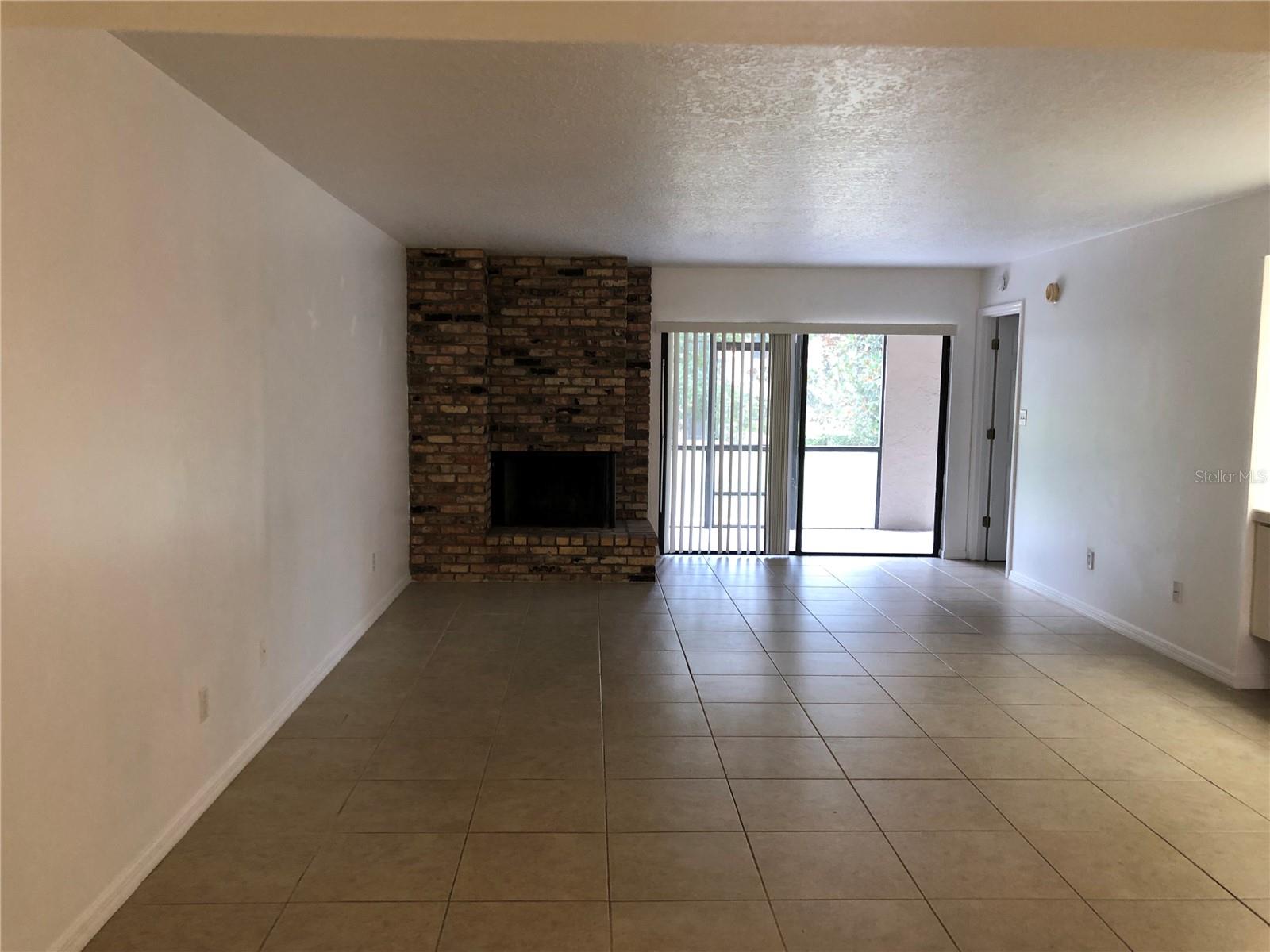 Image 8 of 17 For 1055 Kensington Park Drive 208