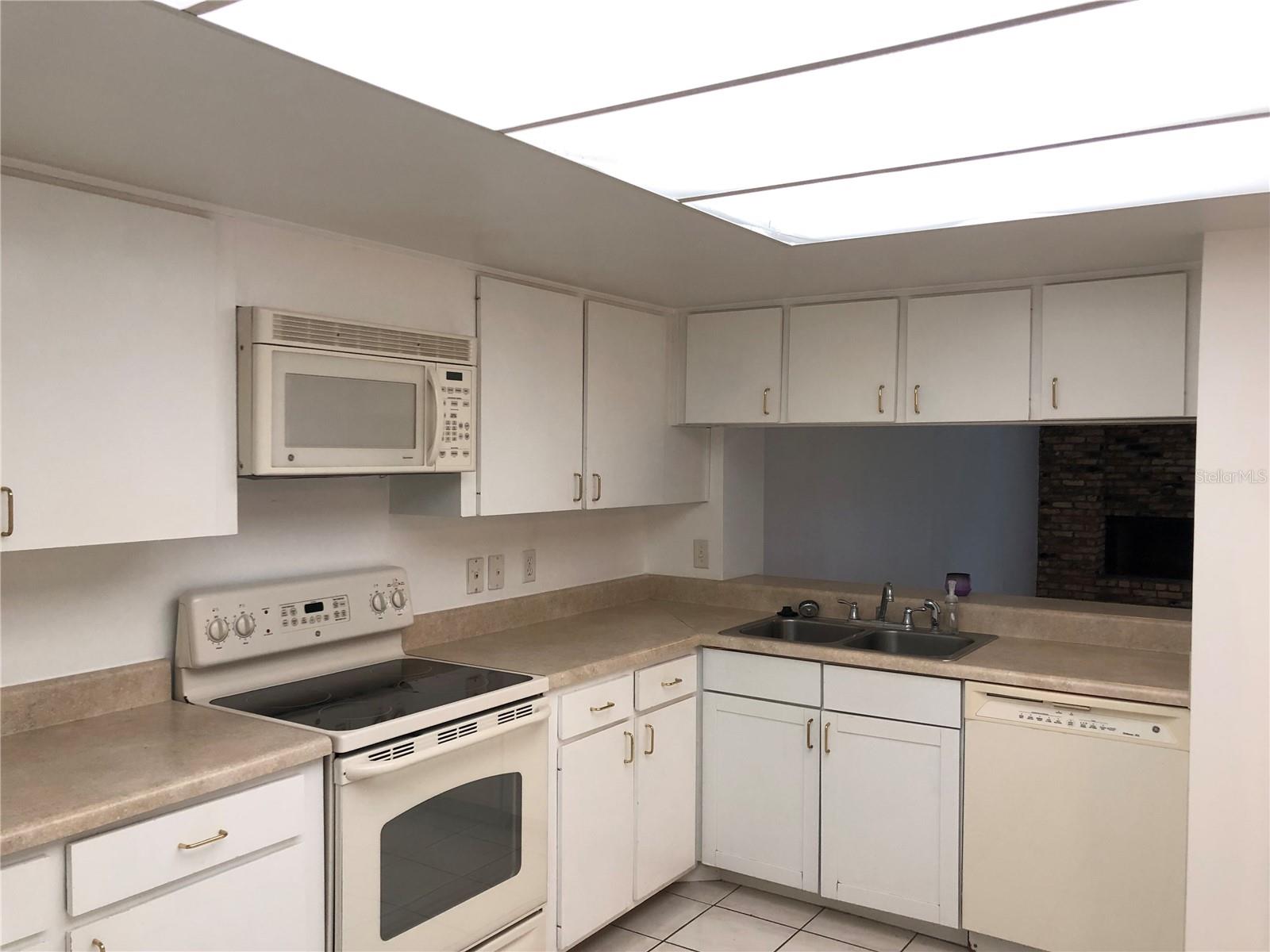 Image 9 of 17 For 1055 Kensington Park Drive 208