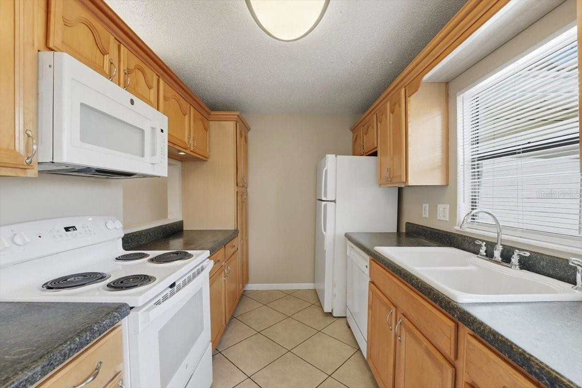 Image 6 of 15 For 1645 Sandy Point Square 73