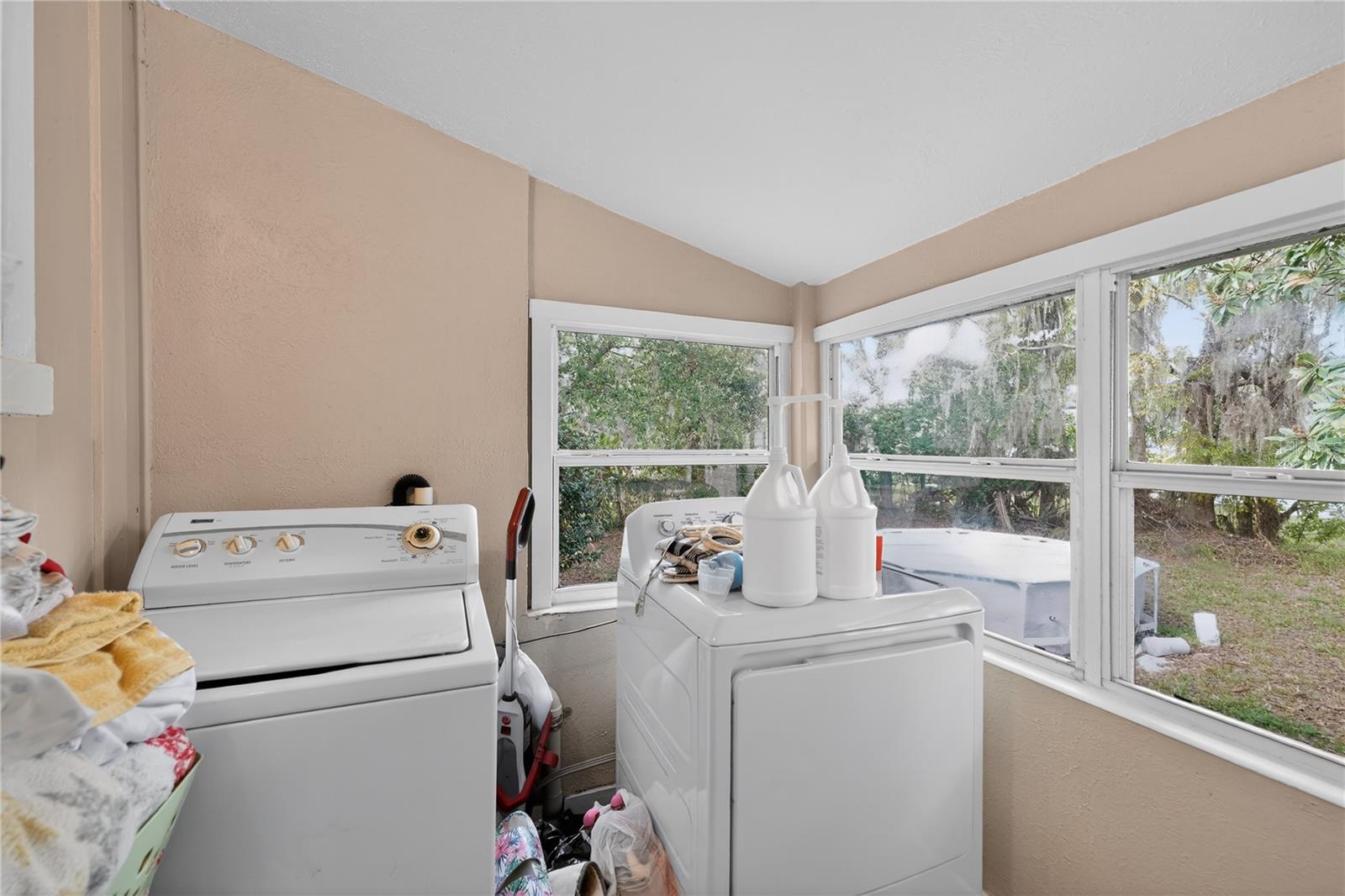 Image 12 of 12 For 360 Tyler Street