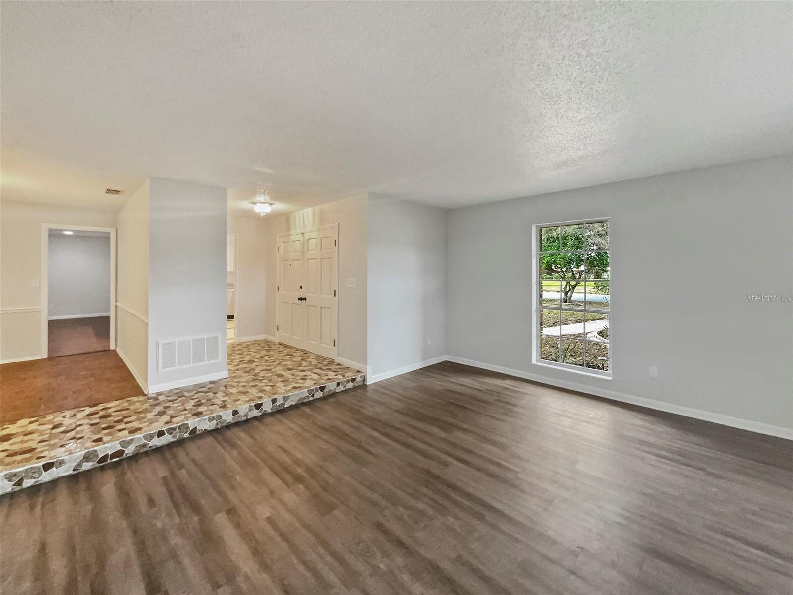 Image 11 of 38 For 8442 Clematis Lane