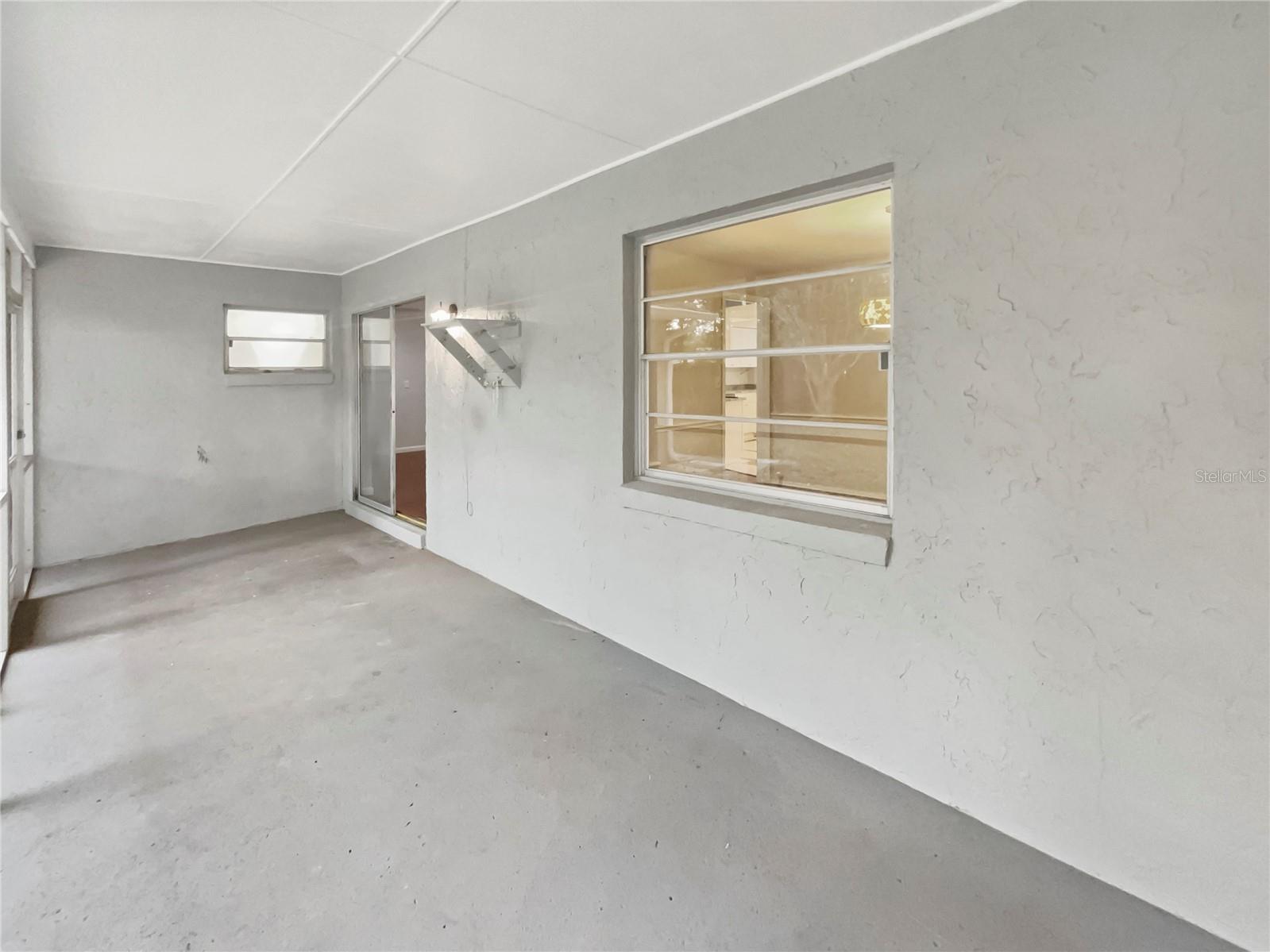 Image 18 of 38 For 8442 Clematis Lane