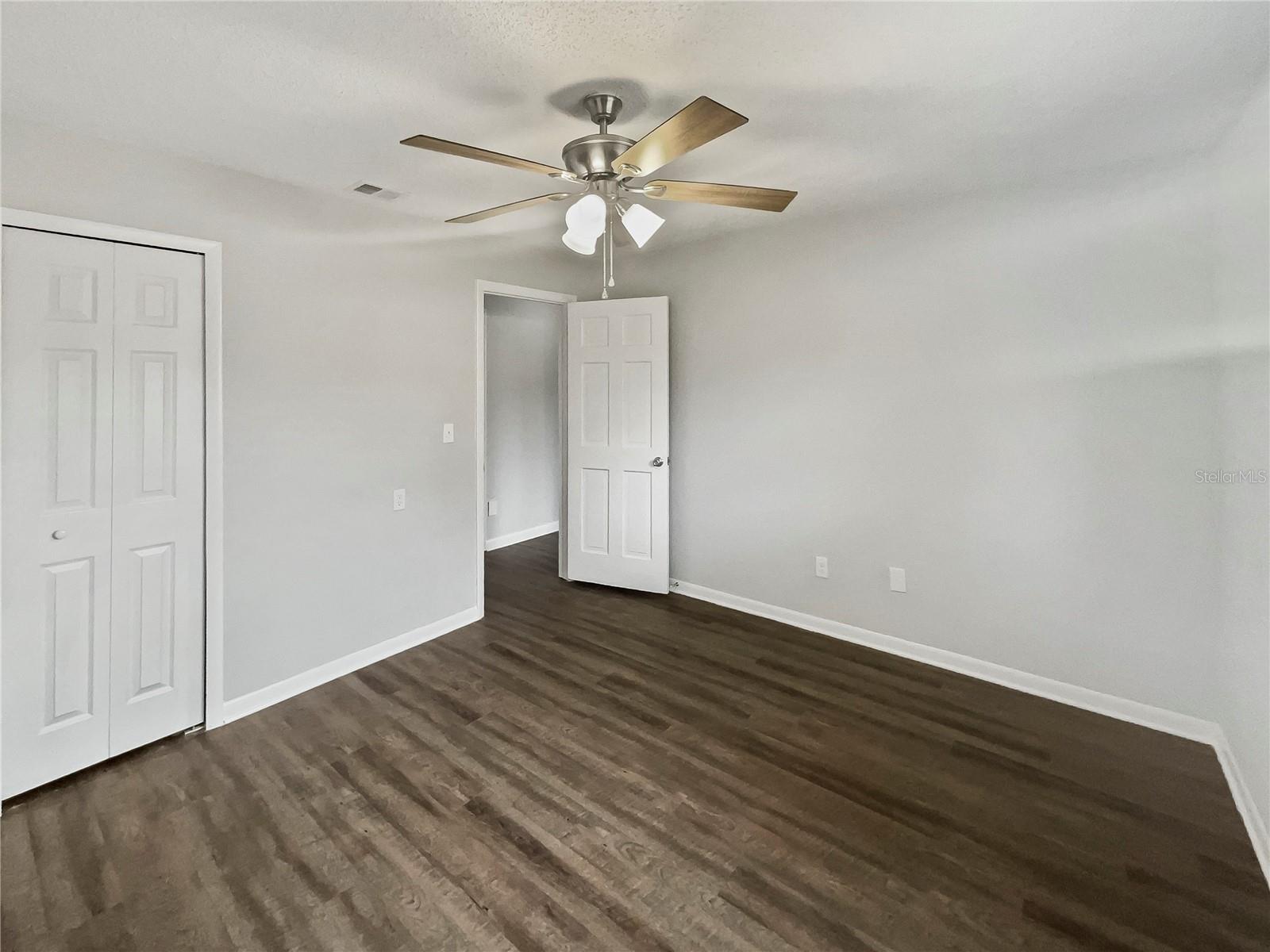 Image 21 of 38 For 8442 Clematis Lane