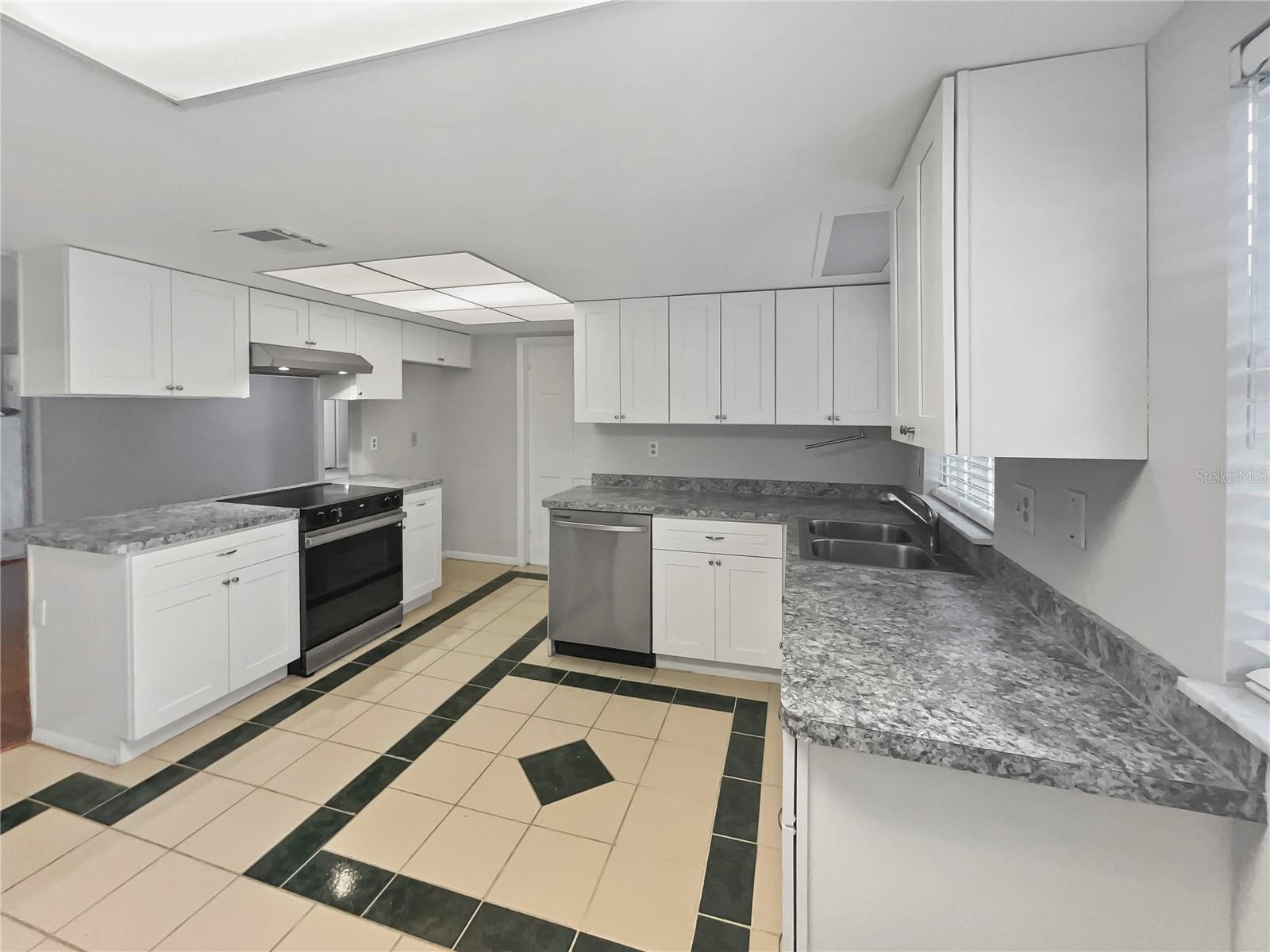 Image 23 of 38 For 8442 Clematis Lane