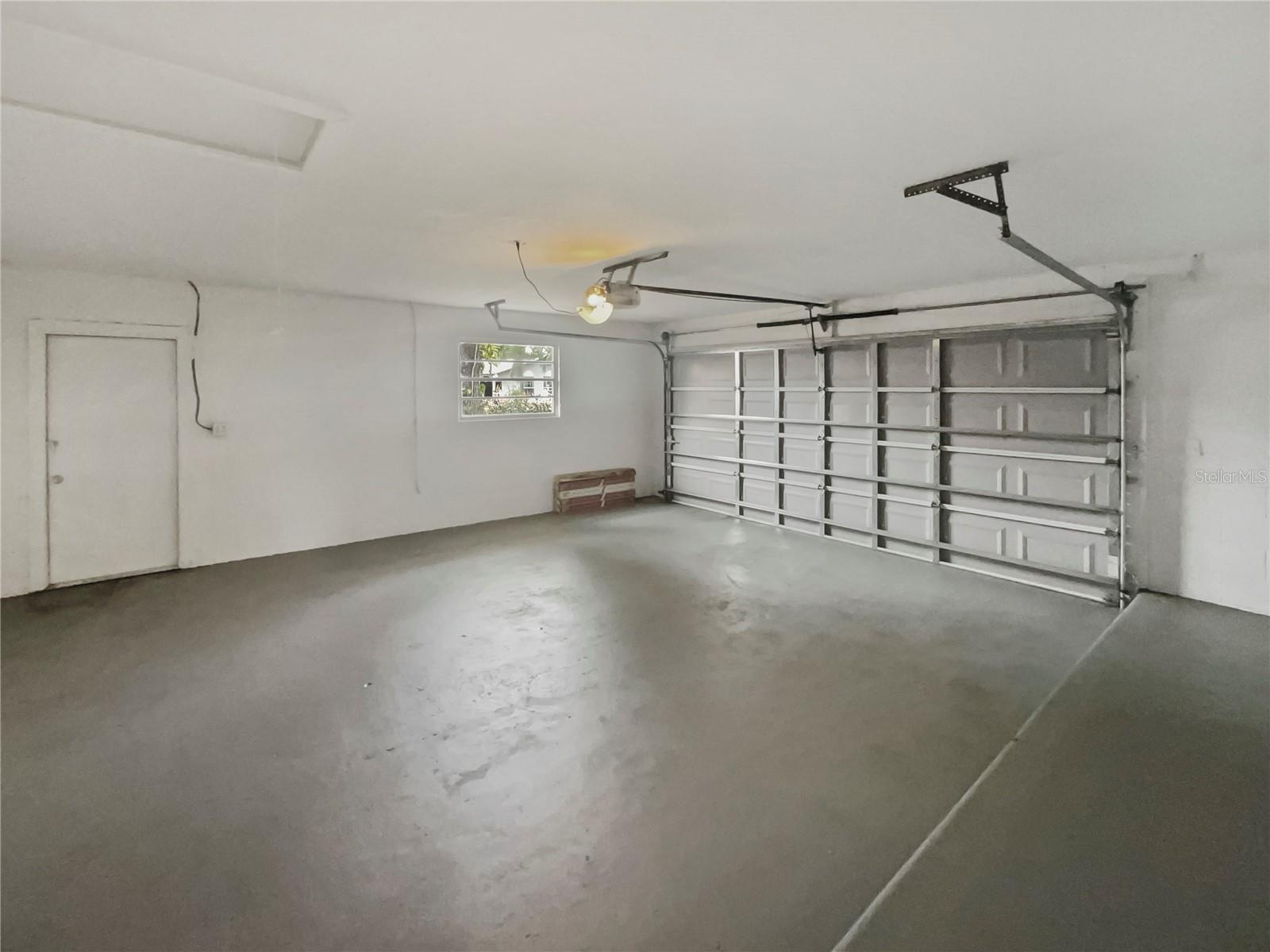 Image 28 of 38 For 8442 Clematis Lane