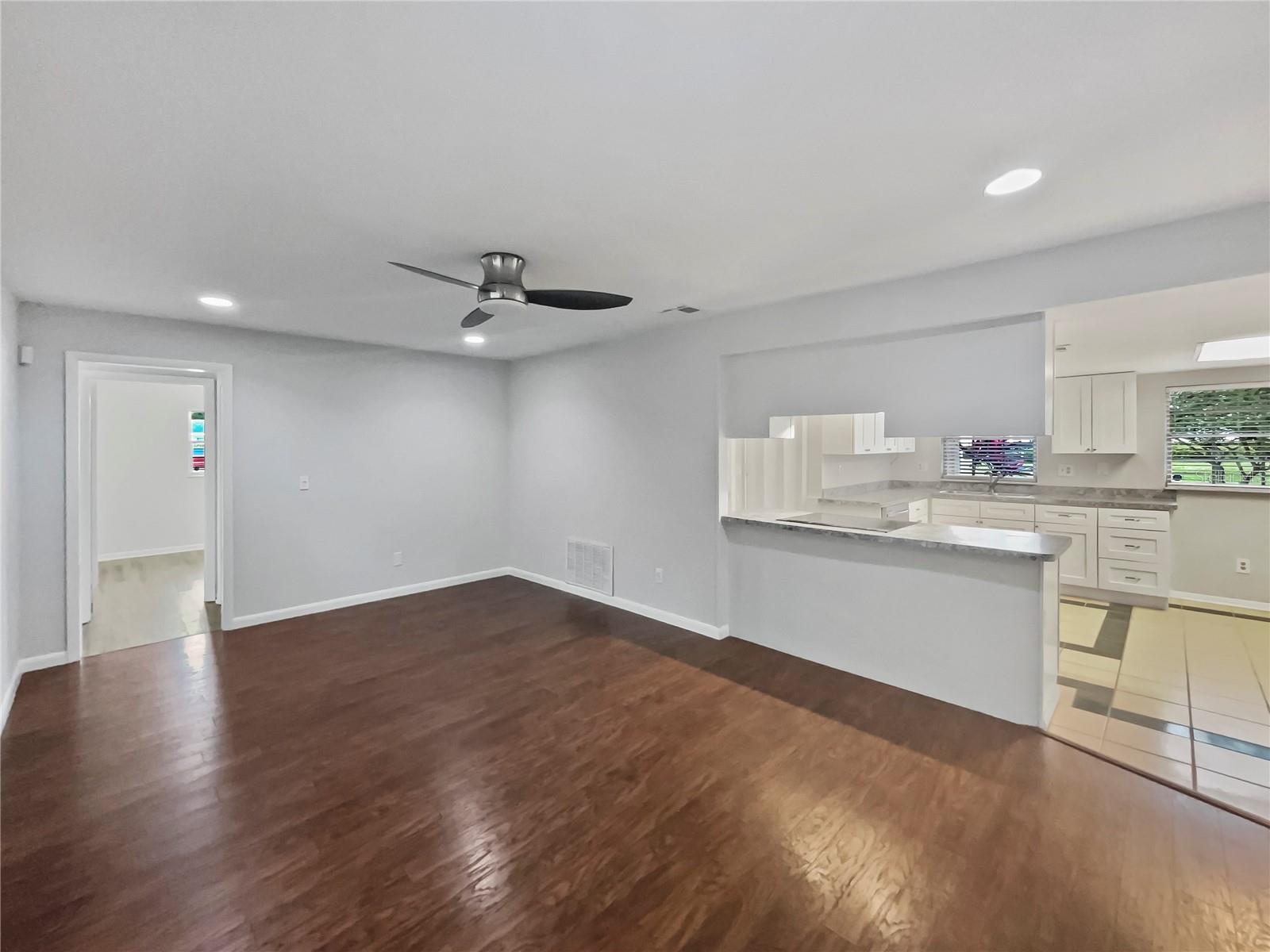 Image 32 of 38 For 8442 Clematis Lane