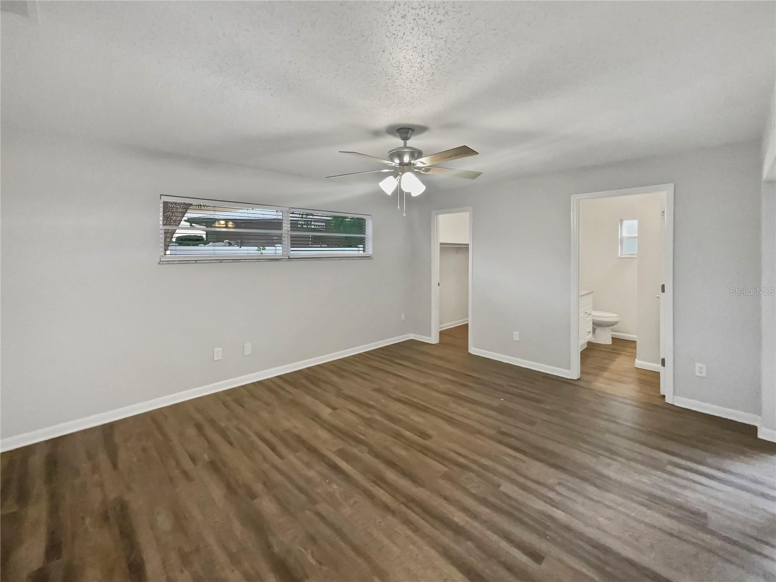 Image 33 of 38 For 8442 Clematis Lane