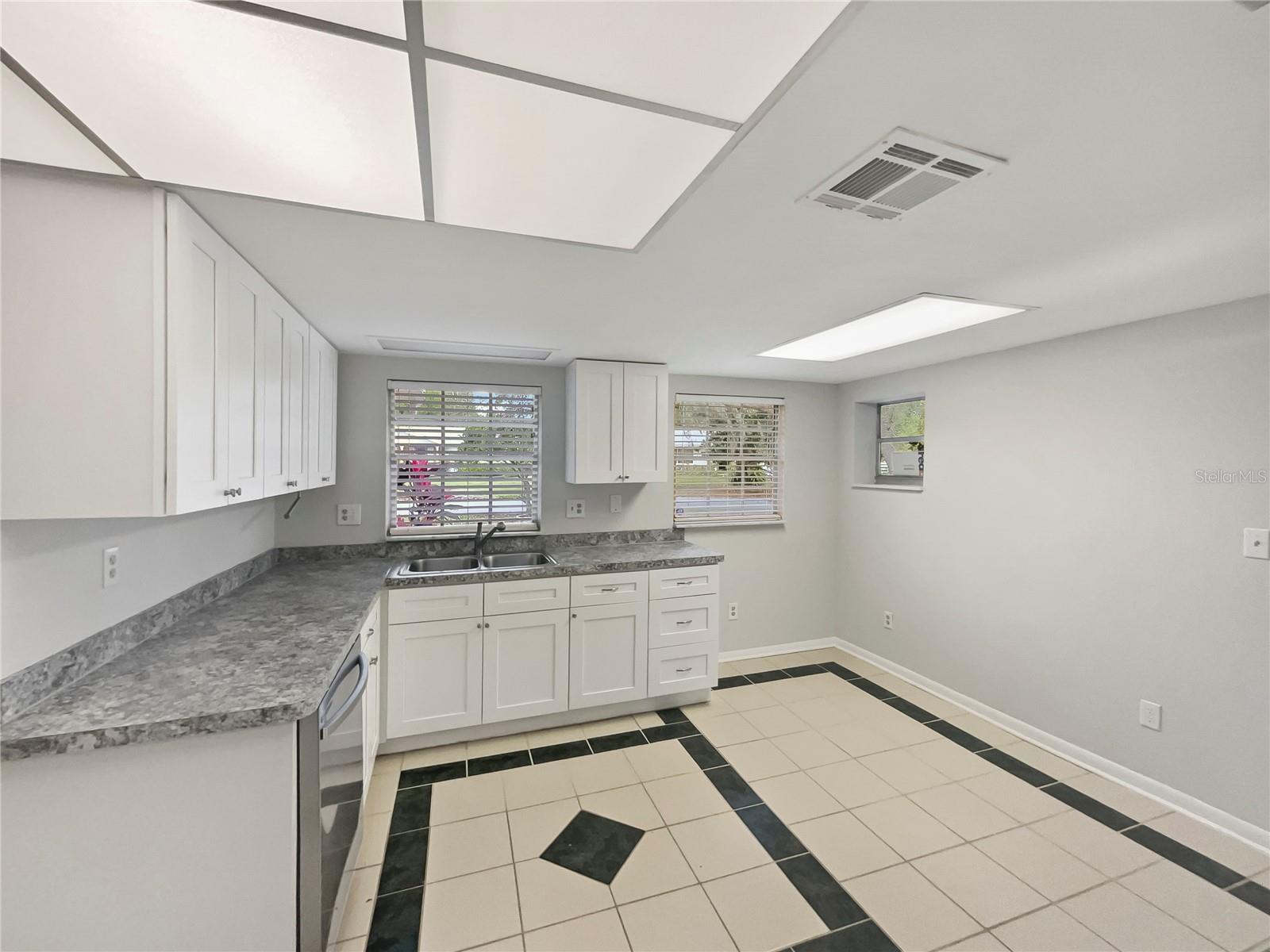 Image 7 of 38 For 8442 Clematis Lane