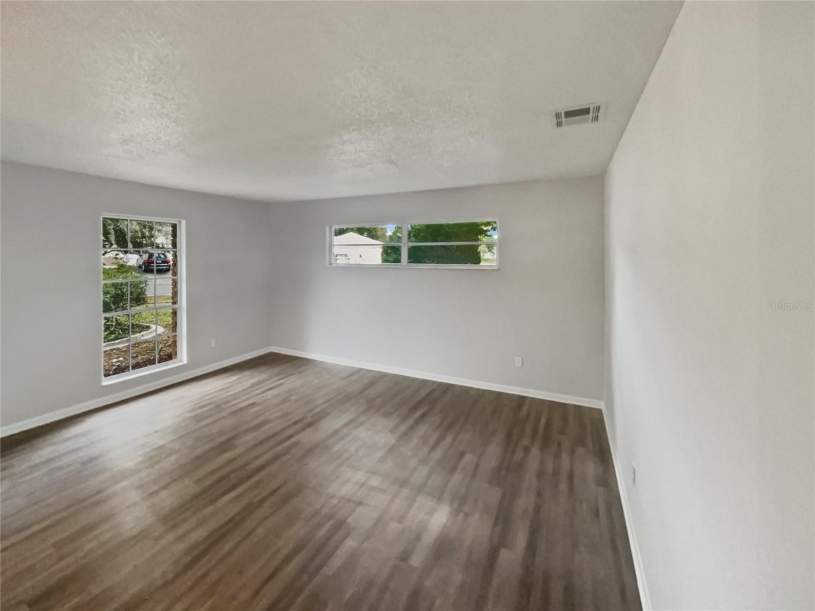 Image 8 of 38 For 8442 Clematis Lane