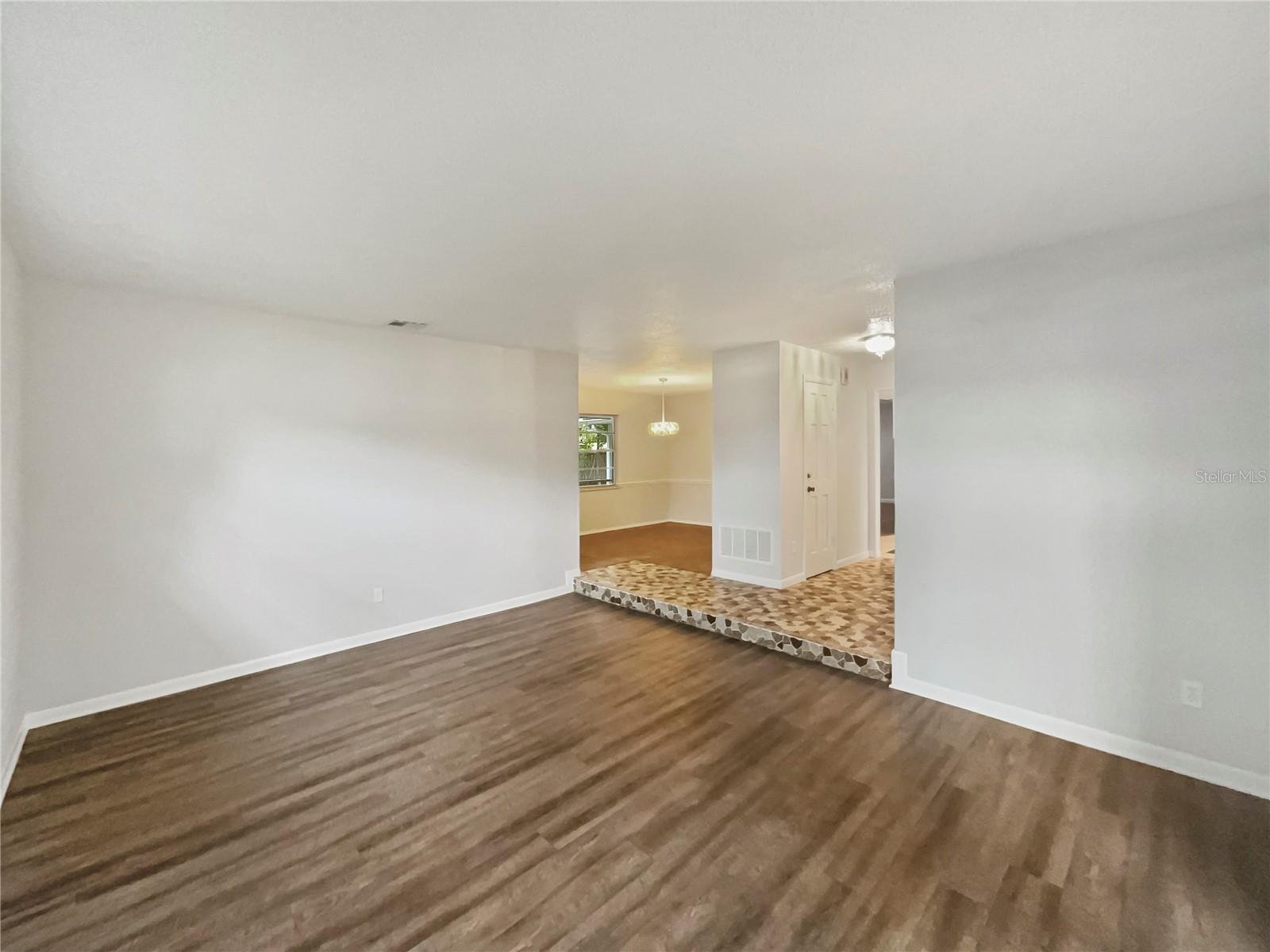 Image 9 of 38 For 8442 Clematis Lane