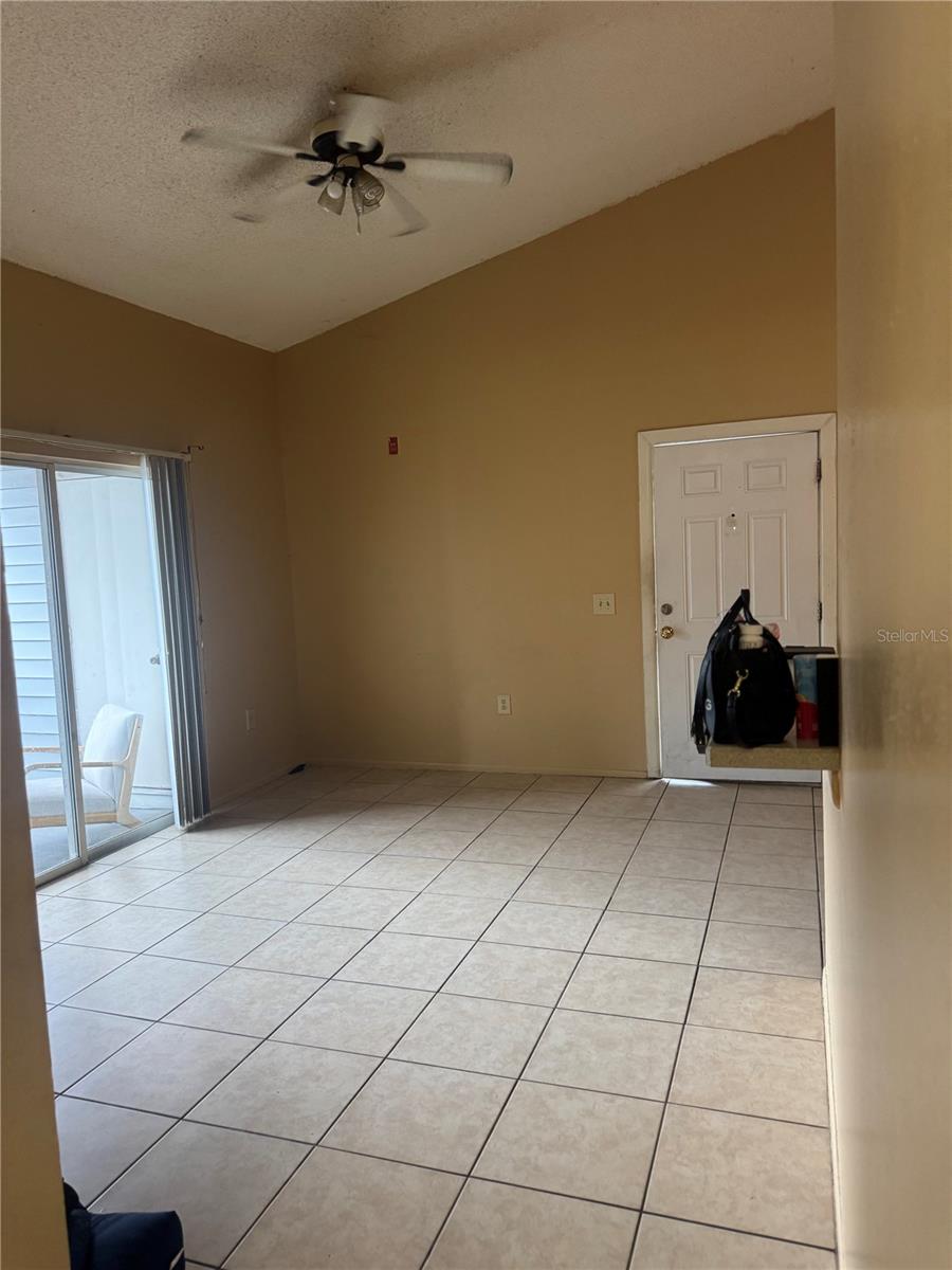 Image 13 of 17 For 1218 Bermuda Lakes Lane 201