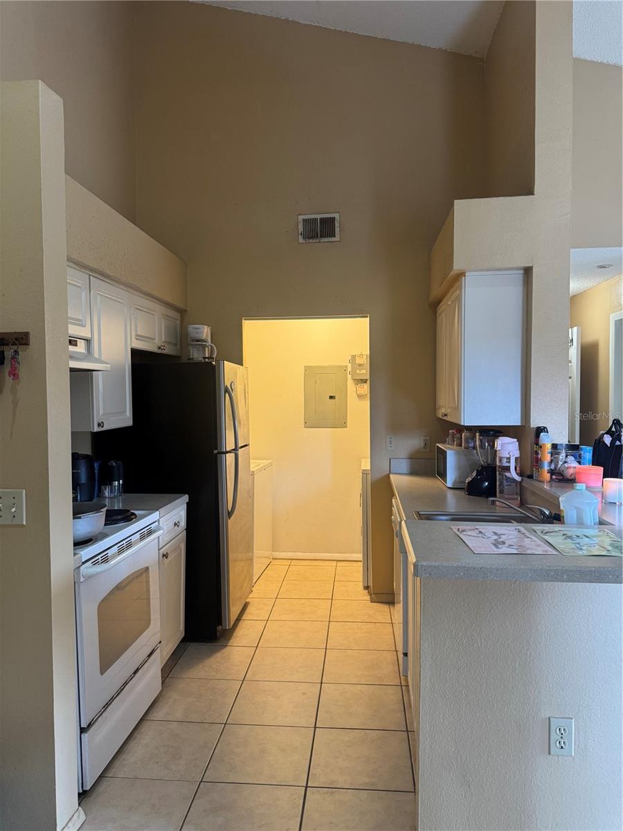 Image 5 of 17 For 1218 Bermuda Lakes Lane 201