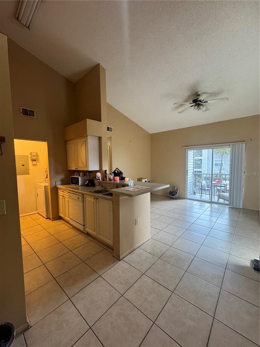 Image 6 of 17 For 1218 Bermuda Lakes Lane 201