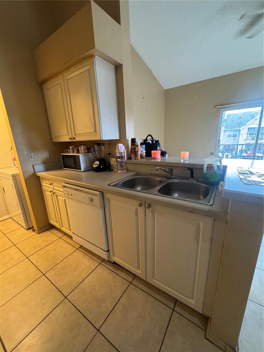 Image 8 of 17 For 1218 Bermuda Lakes Lane 201