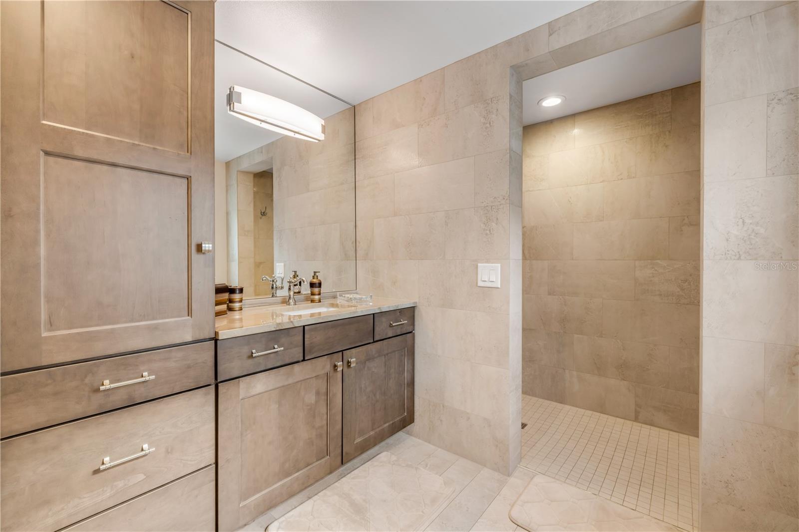 Image 16 of 76 For 1 Mar Azul N