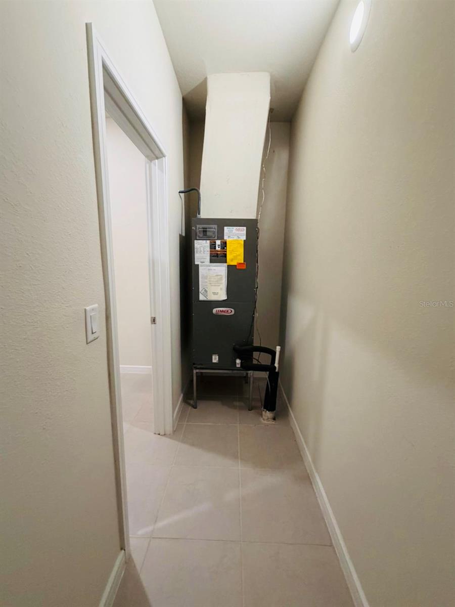 Image 18 of 23 For 13049 Skyway Lane