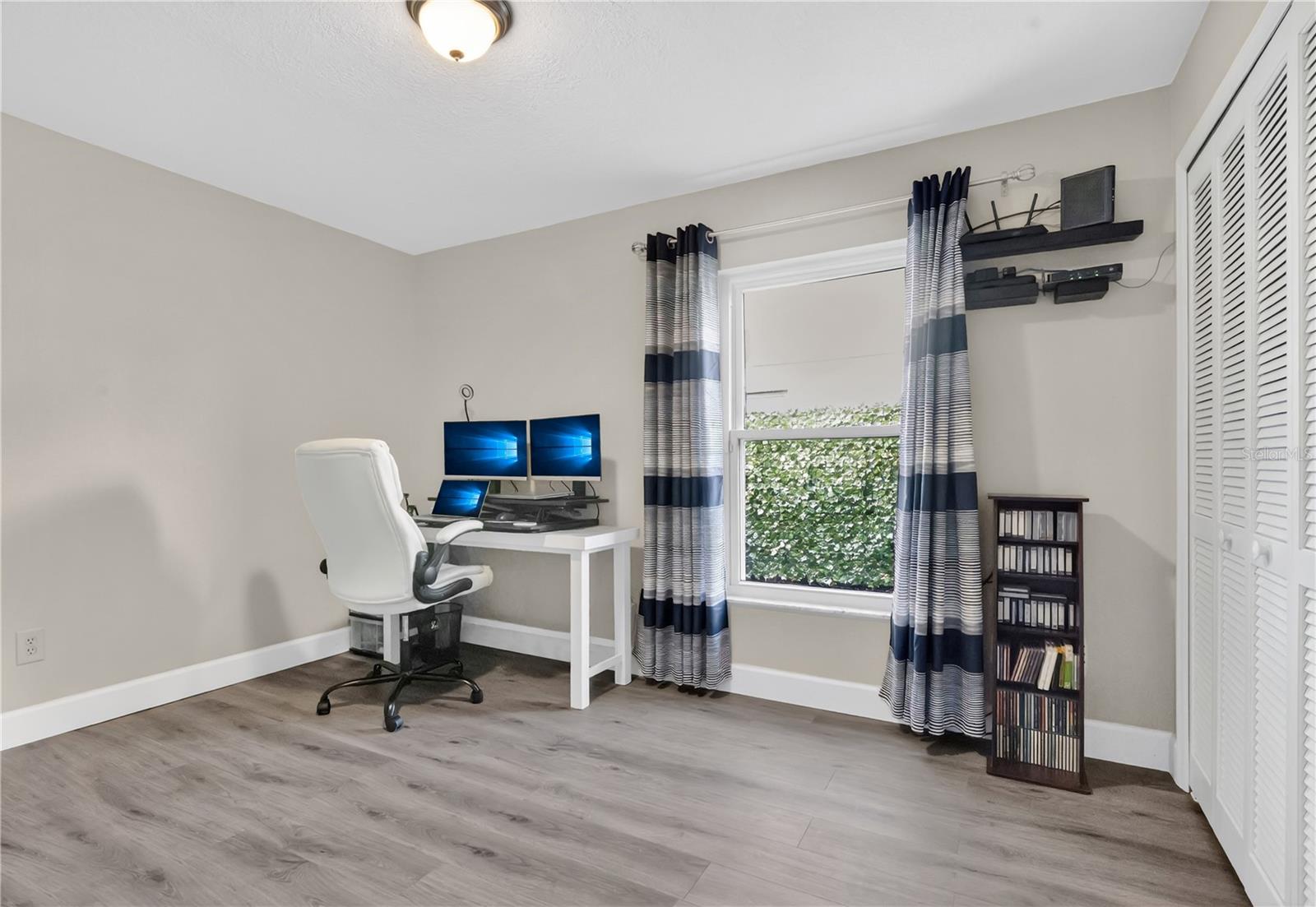 Image 16 of 29 For 9426 Palm Tree Drive