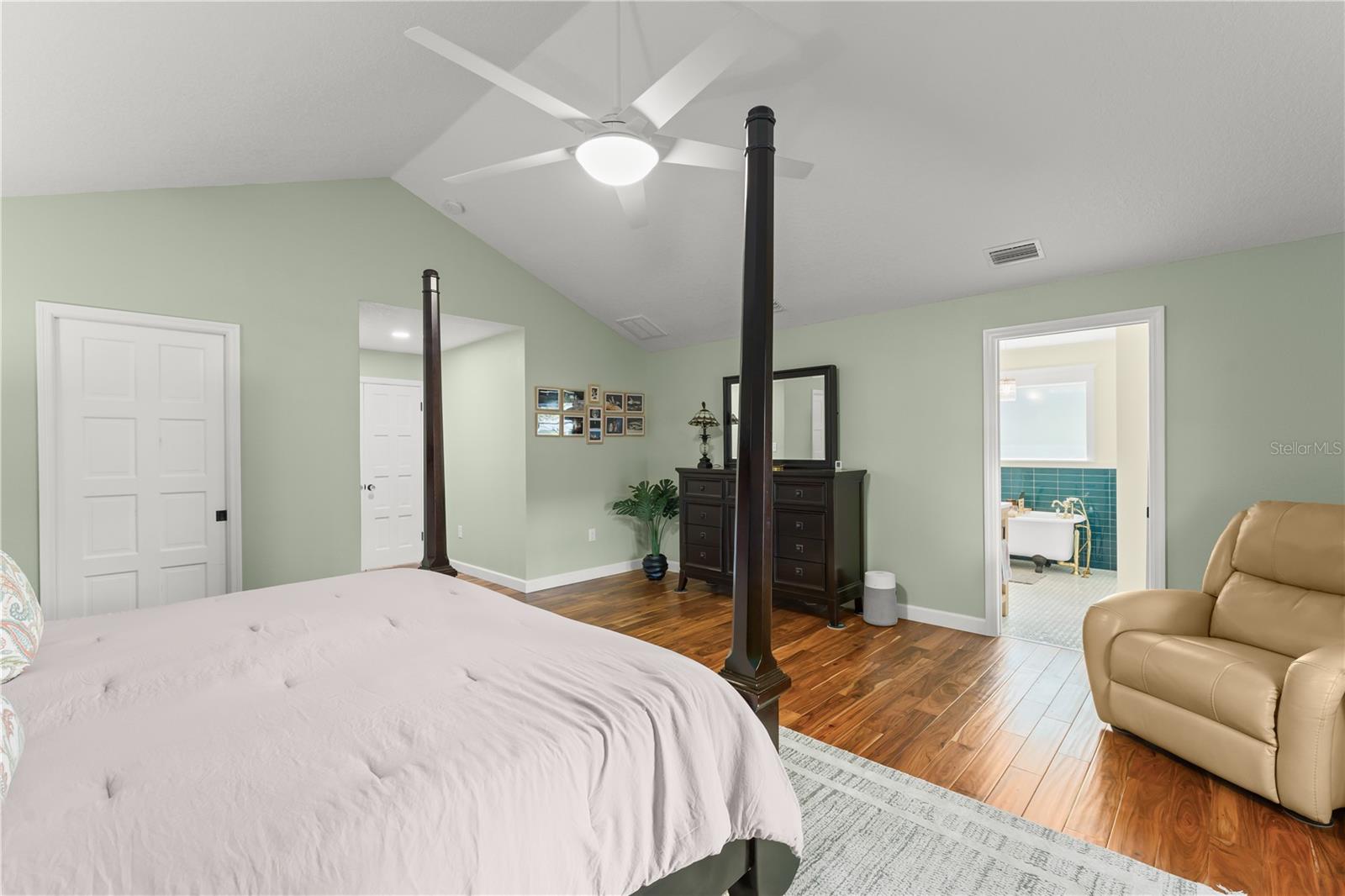 Image 28 of 75 For 1209 Roxboro Road