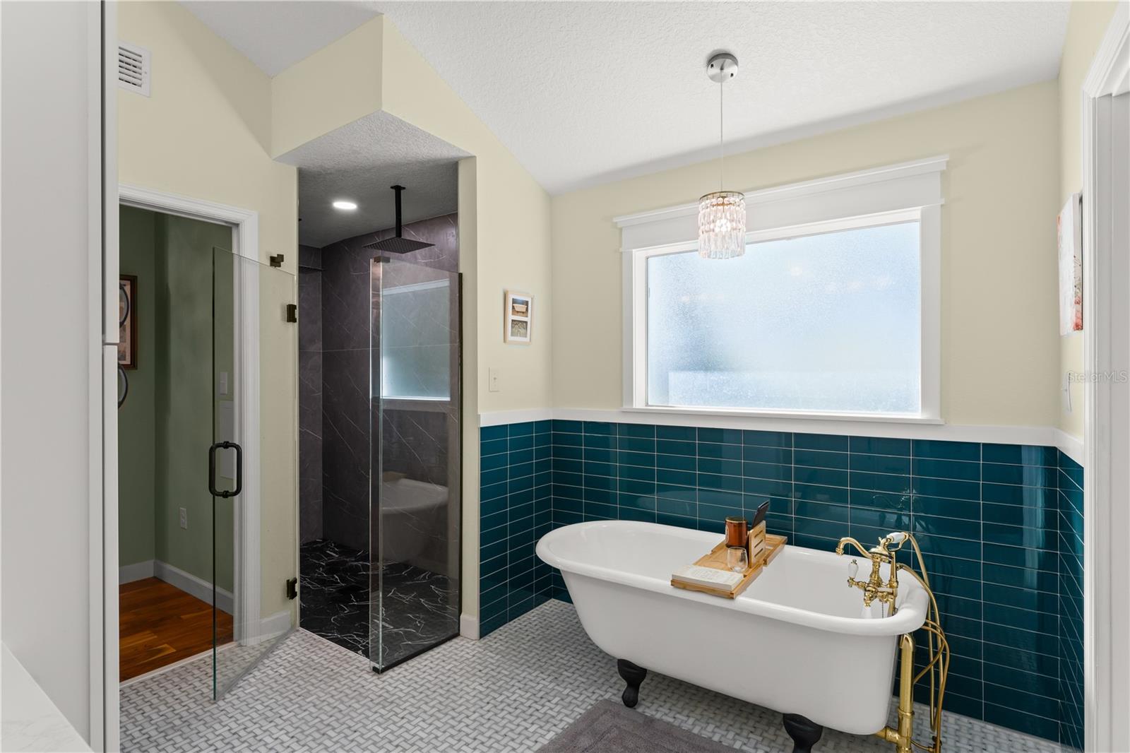 Image 31 of 75 For 1209 Roxboro Road