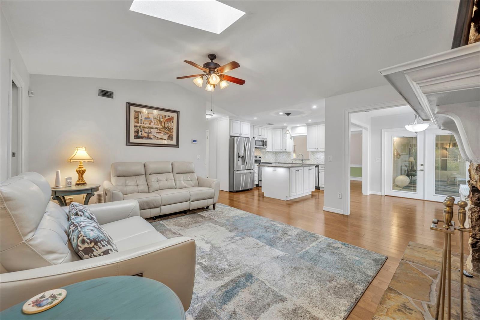 Image 14 of 62 For 652 Cadillac Drive