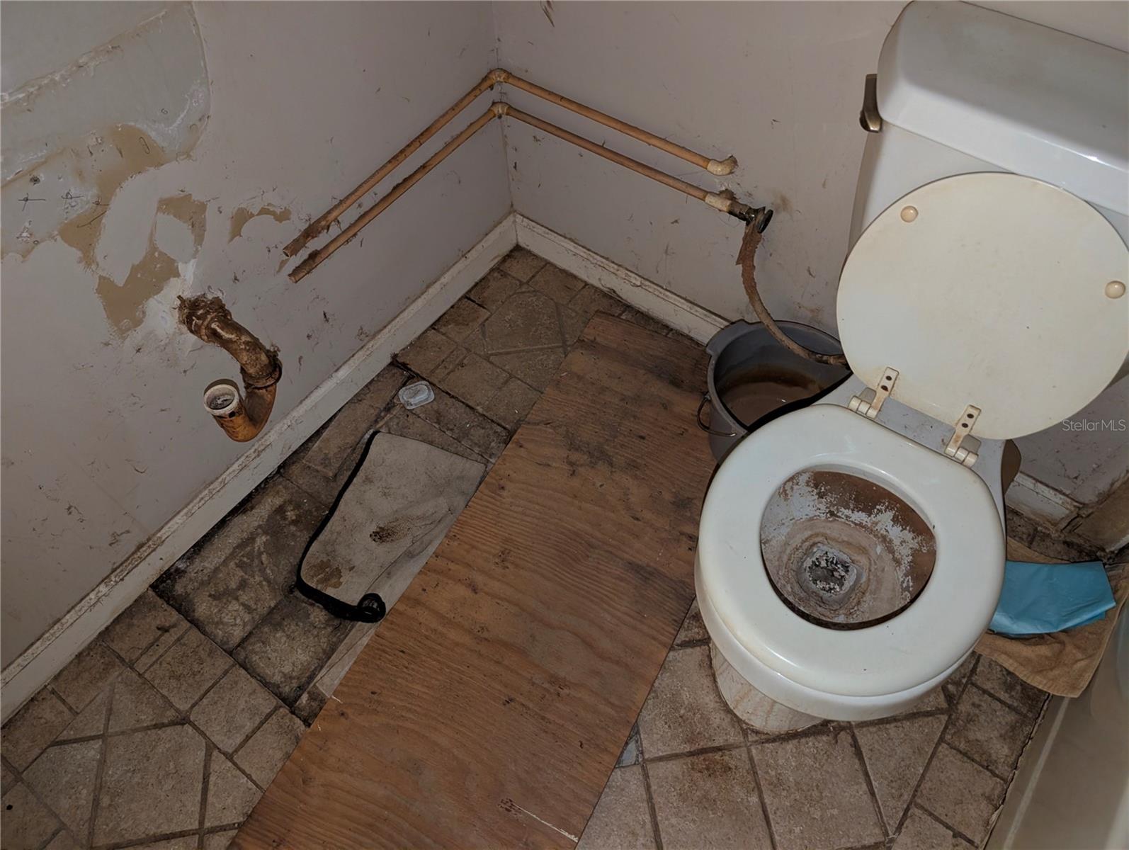 Image 17 of 36 For 25314 Luke Street