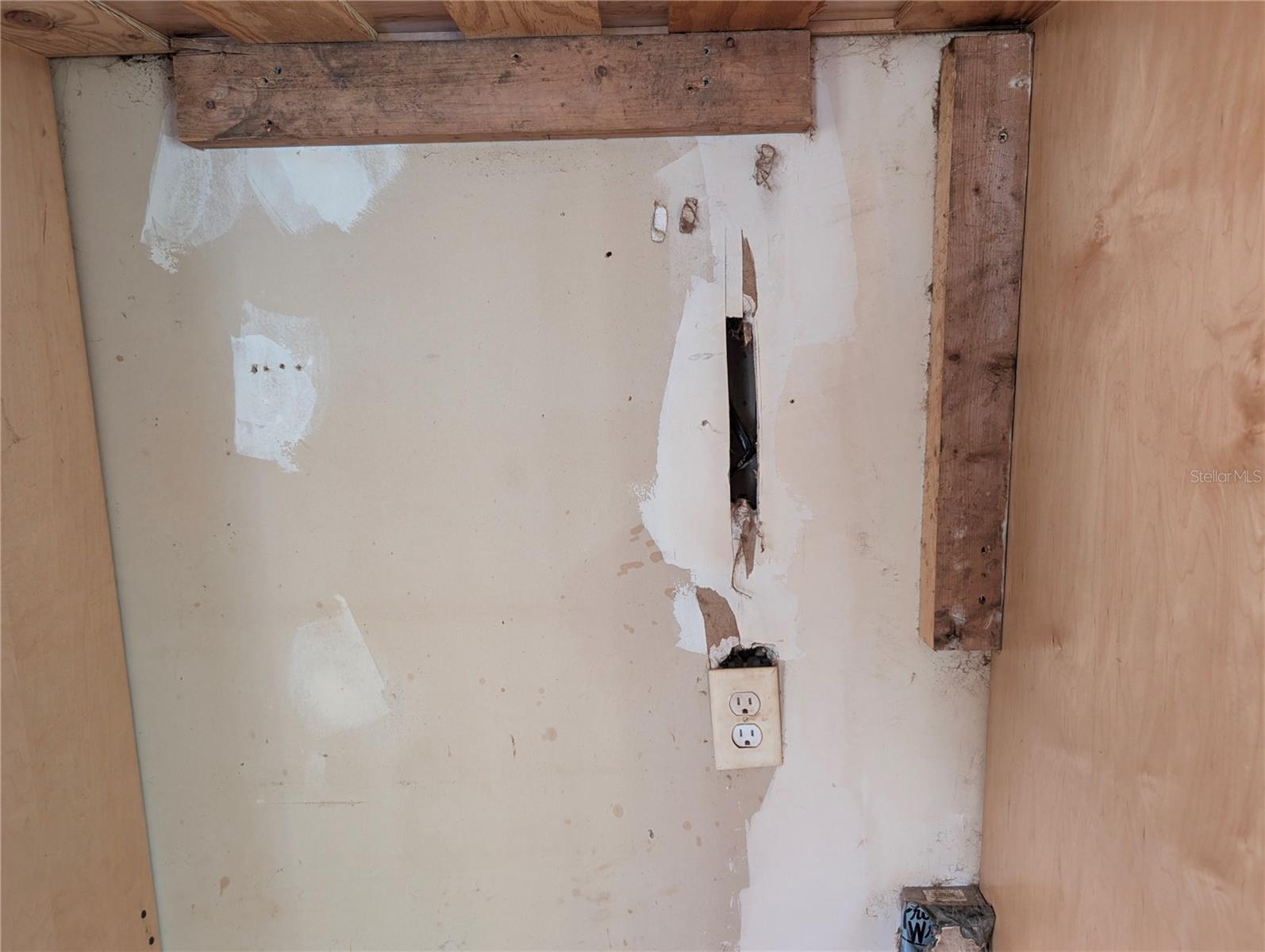 Image 23 of 36 For 25314 Luke Street