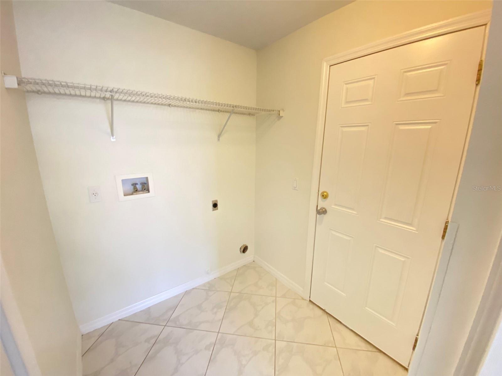 Image 13 of 39 For 9637 Lake Douglas Place