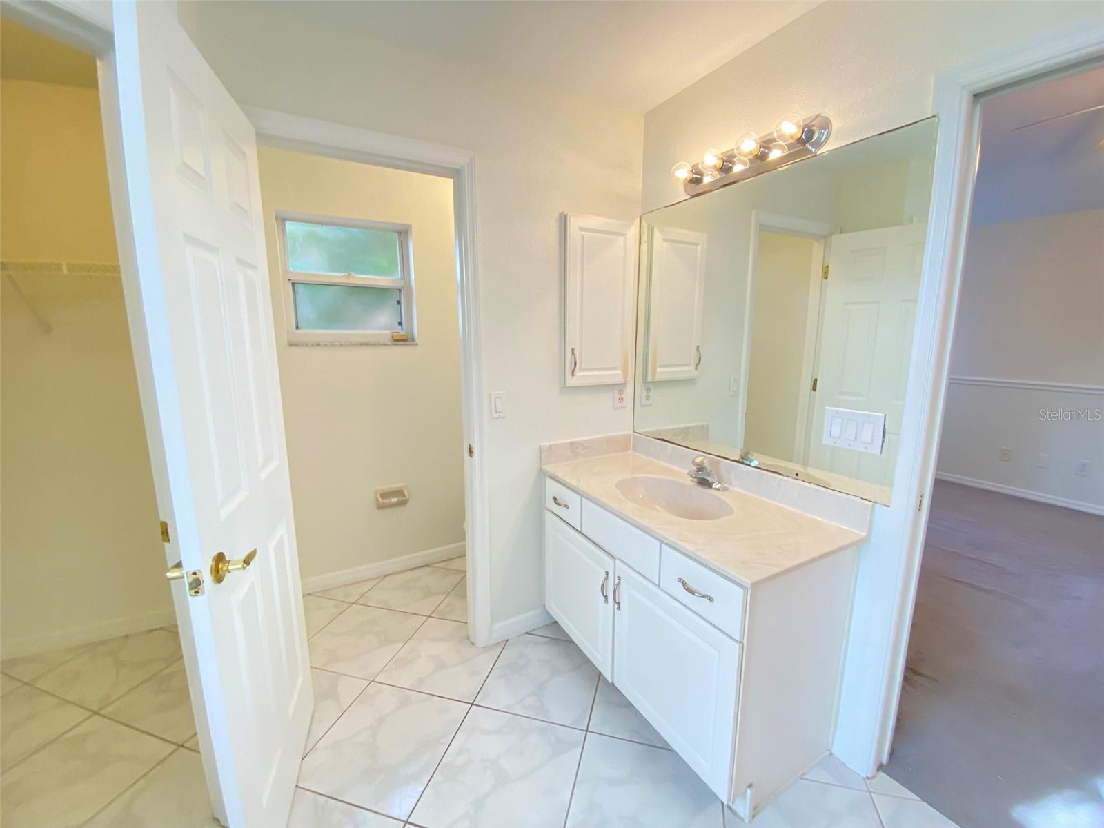 Image 33 of 39 For 9637 Lake Douglas Place