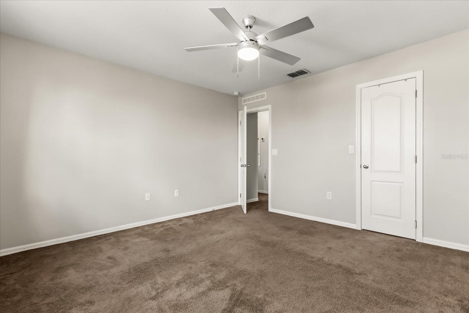 Image 15 of 39 For 5736 Royal Hills Circle