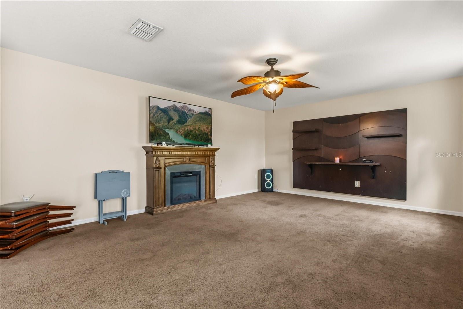 Image 4 of 39 For 5736 Royal Hills Circle