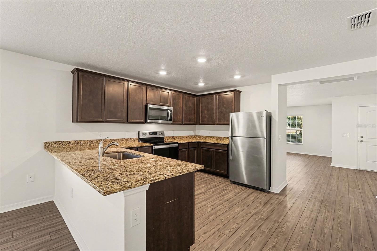 Image 8 of 34 For 1511 Hayworth Circle Nw