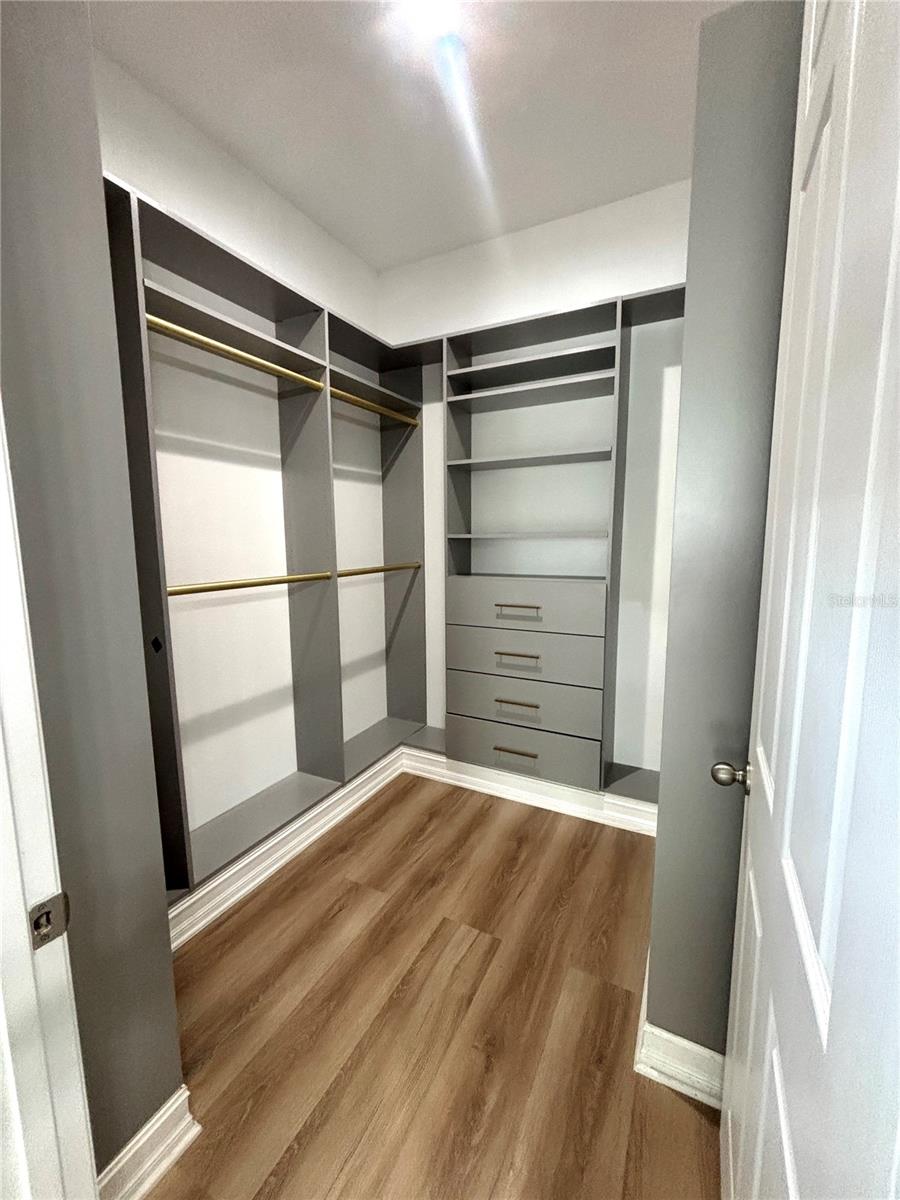 Image 13 of 21 For 984 Maypole Drive