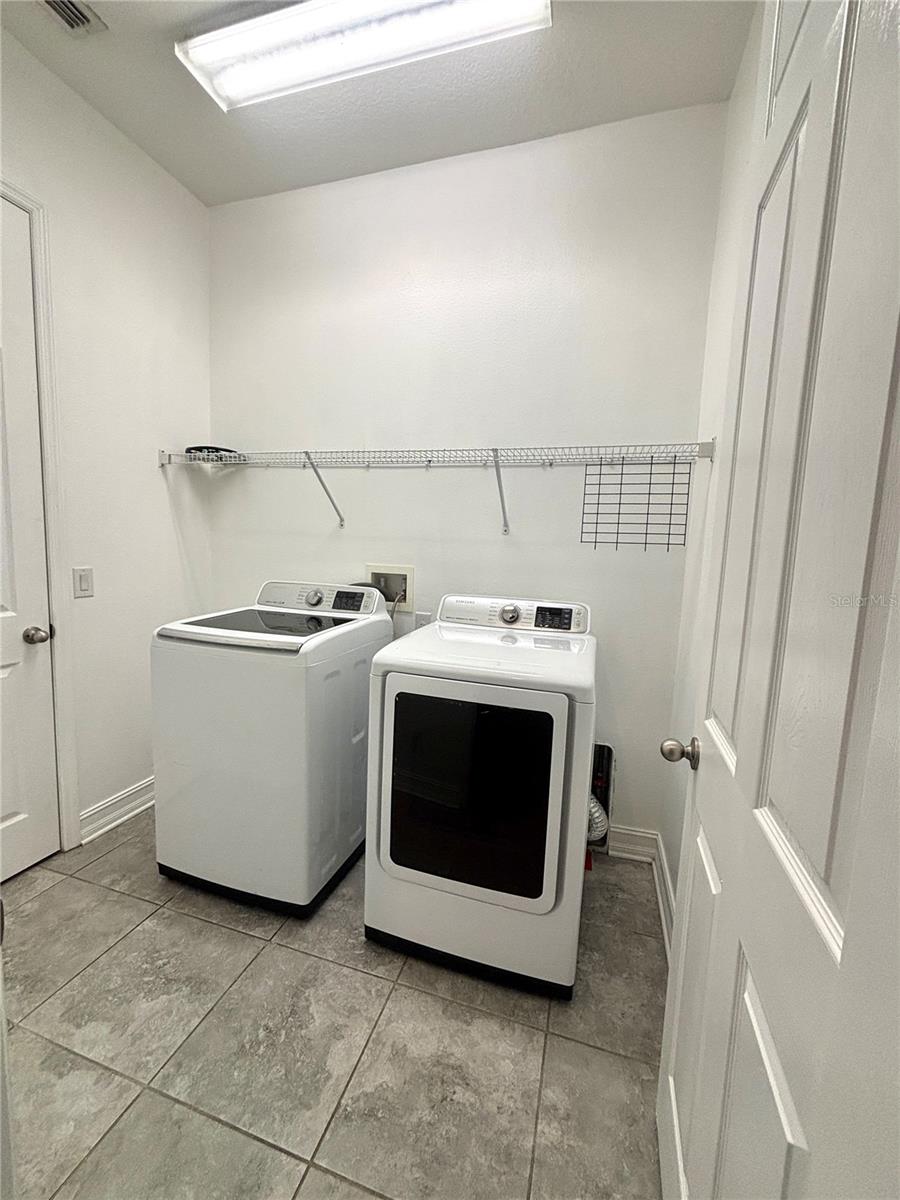 Image 14 of 21 For 984 Maypole Drive