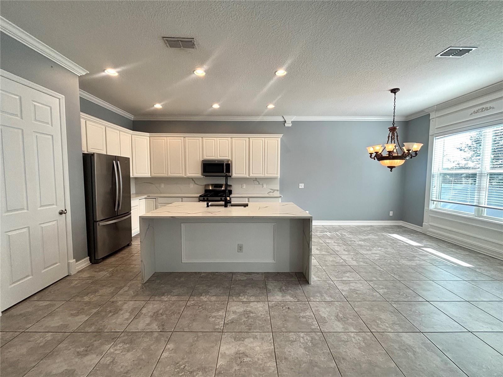 Image 5 of 21 For 984 Maypole Drive