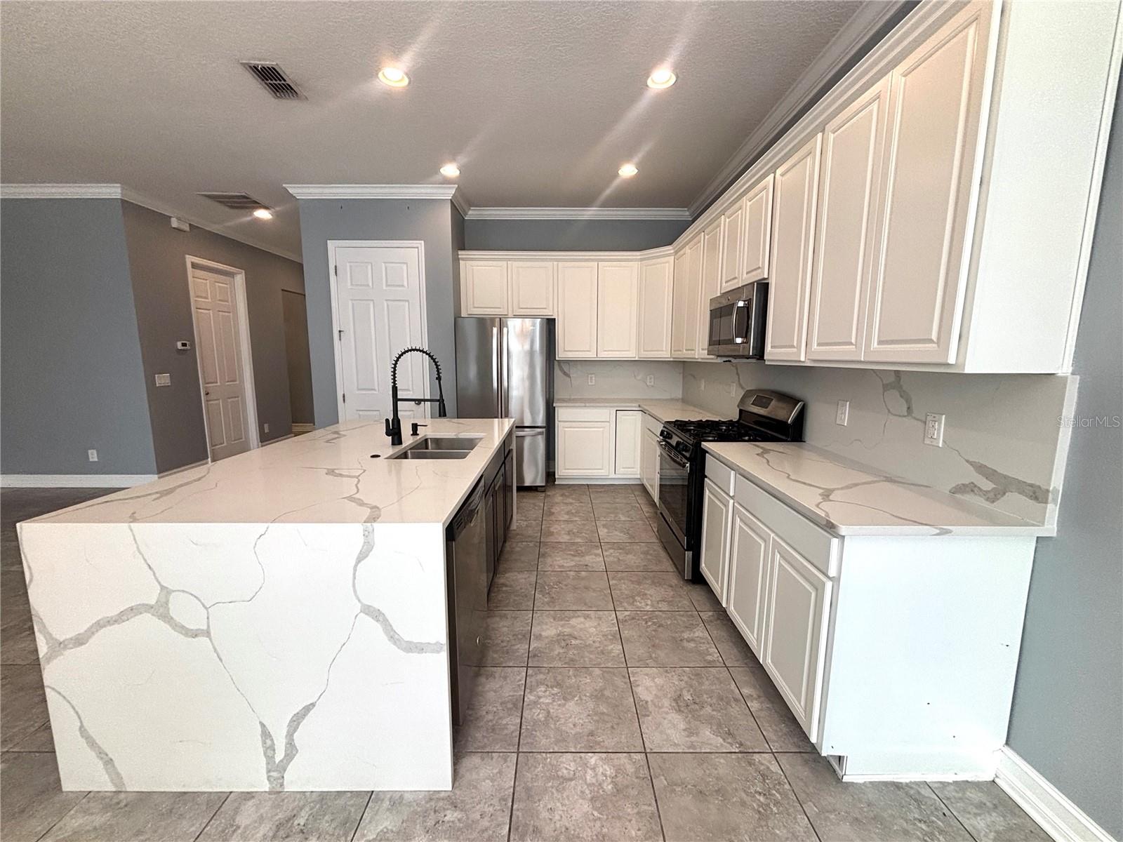 Image 6 of 21 For 984 Maypole Drive