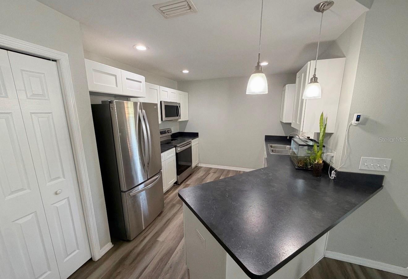 Image 4 of 13 For 1911 Brown Street Ne