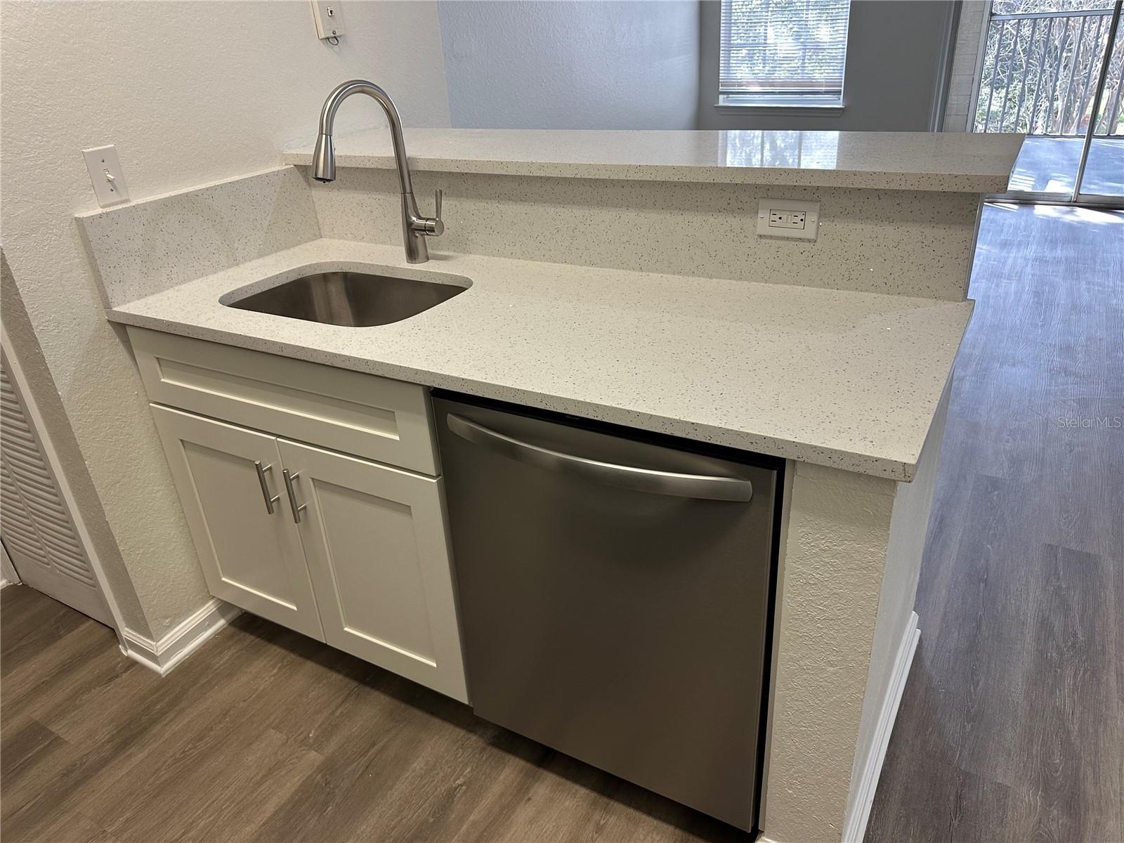 Image 4 of 22 For 5077 Park Centeal Drive 1532