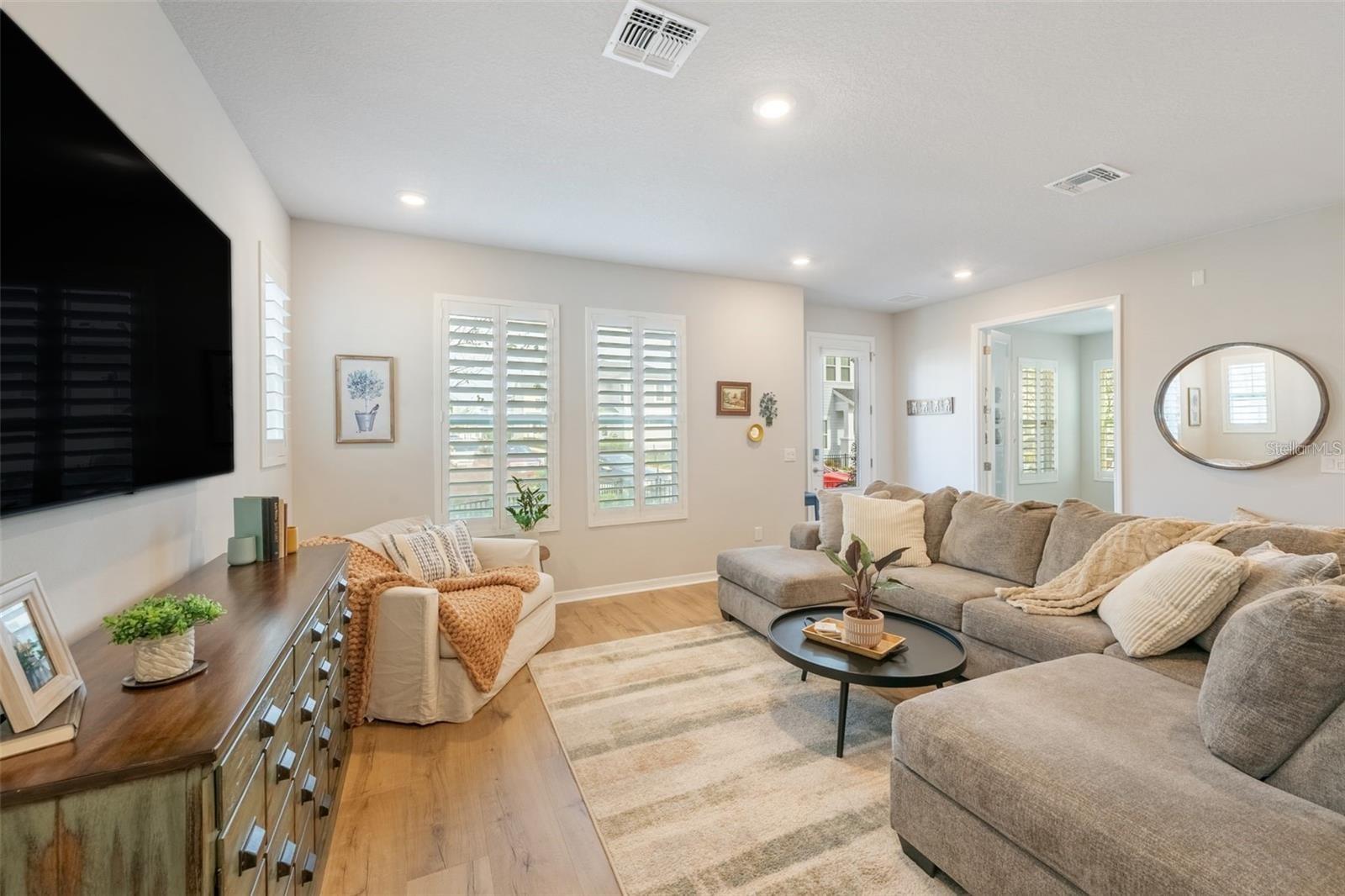 Image 6 of 34 For 934 Mckinnon Square