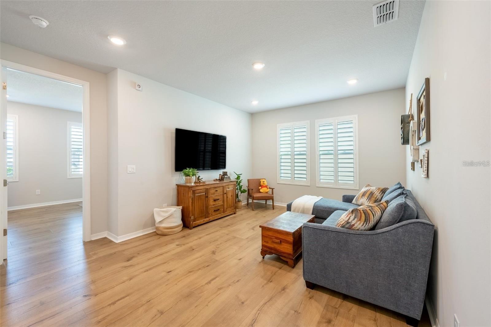 Image 9 of 34 For 934 Mckinnon Square