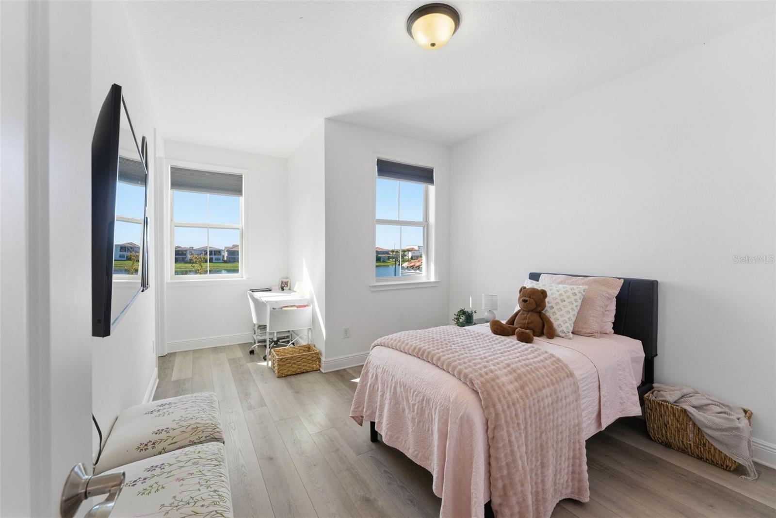 Image 31 of 69 For 13261 Oakenshaw Lane