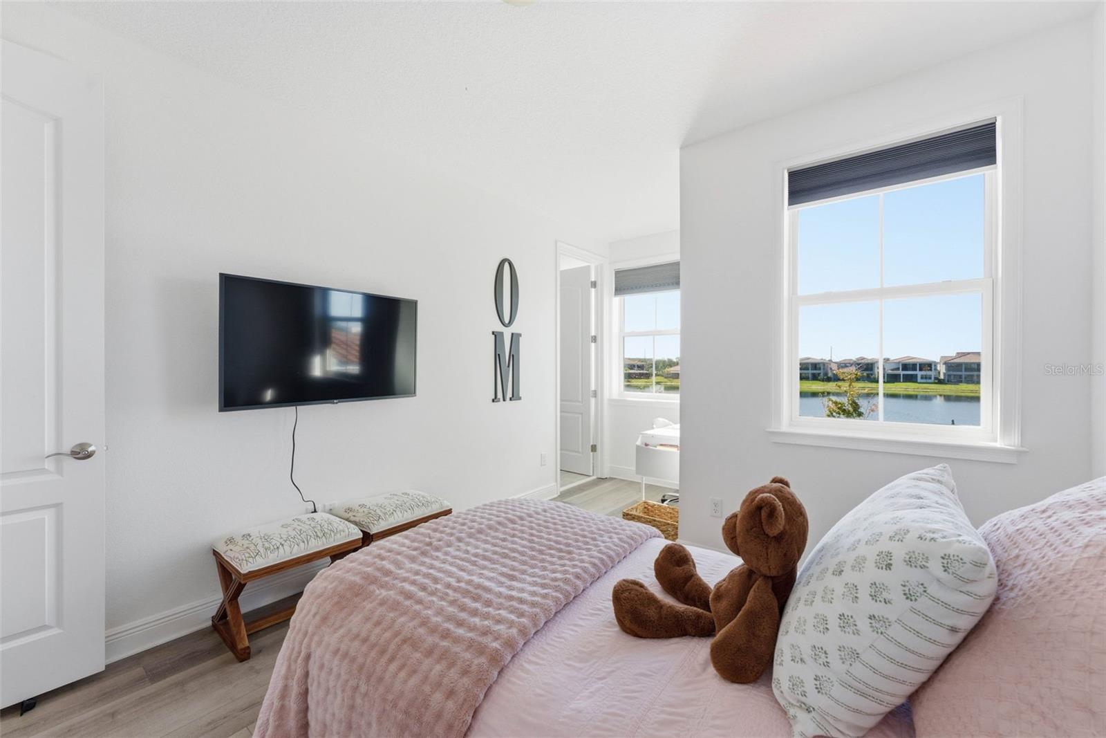 Image 32 of 69 For 13261 Oakenshaw Lane