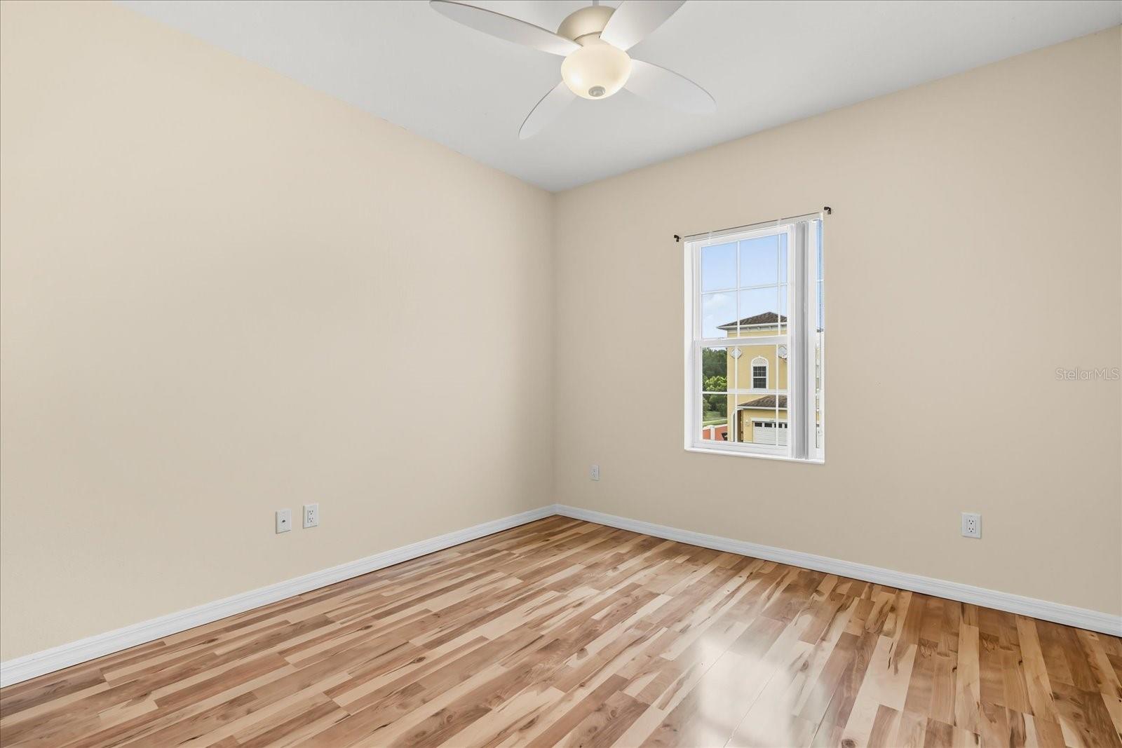 Image 16 of 31 For 2042 Royal Vista Court